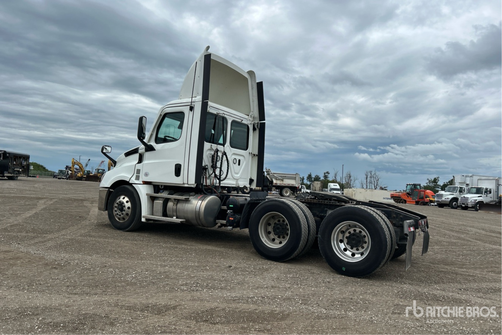 2023 Freightliner CASCADIA 126