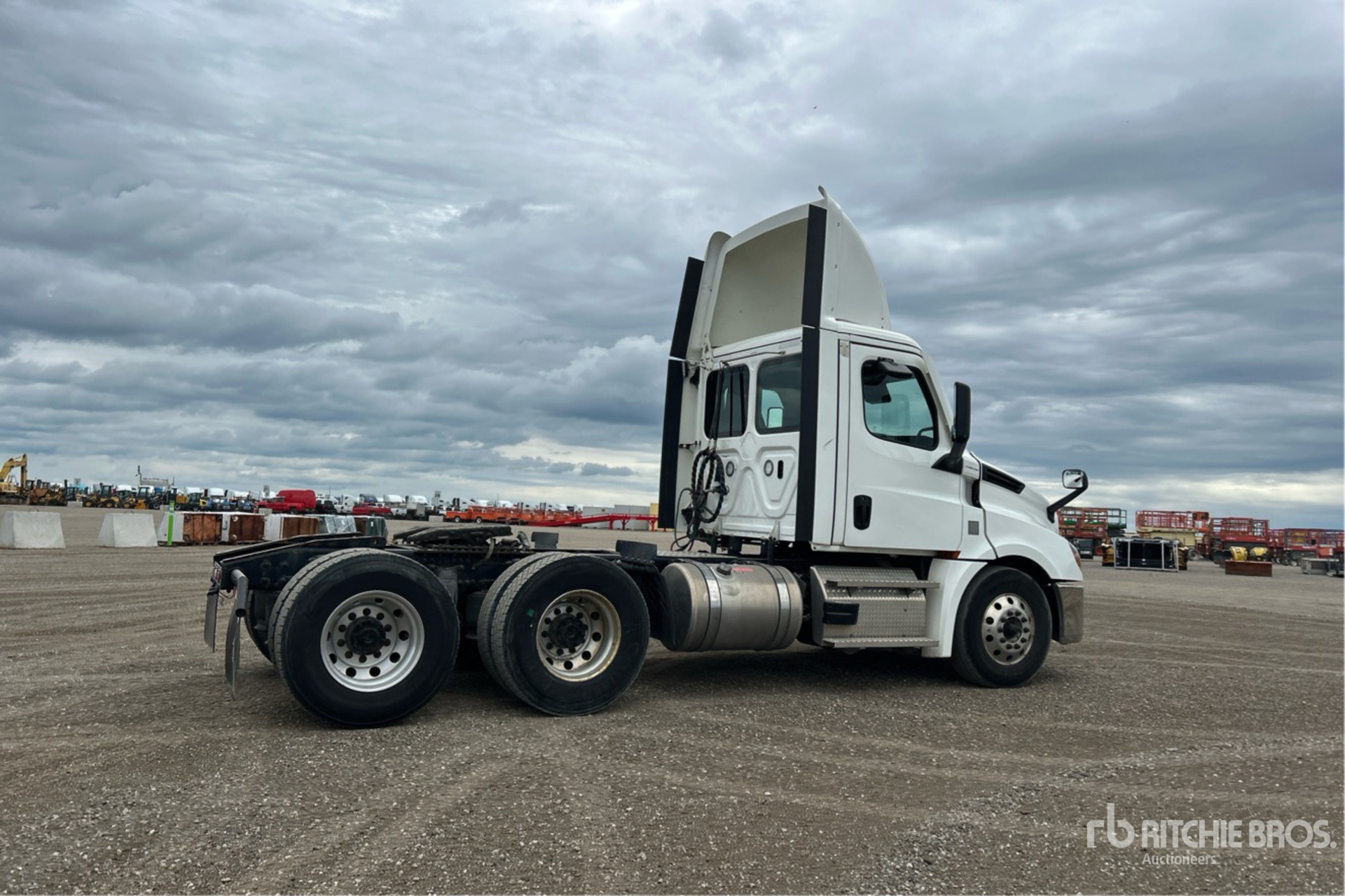2023 Freightliner CASCADIA 126