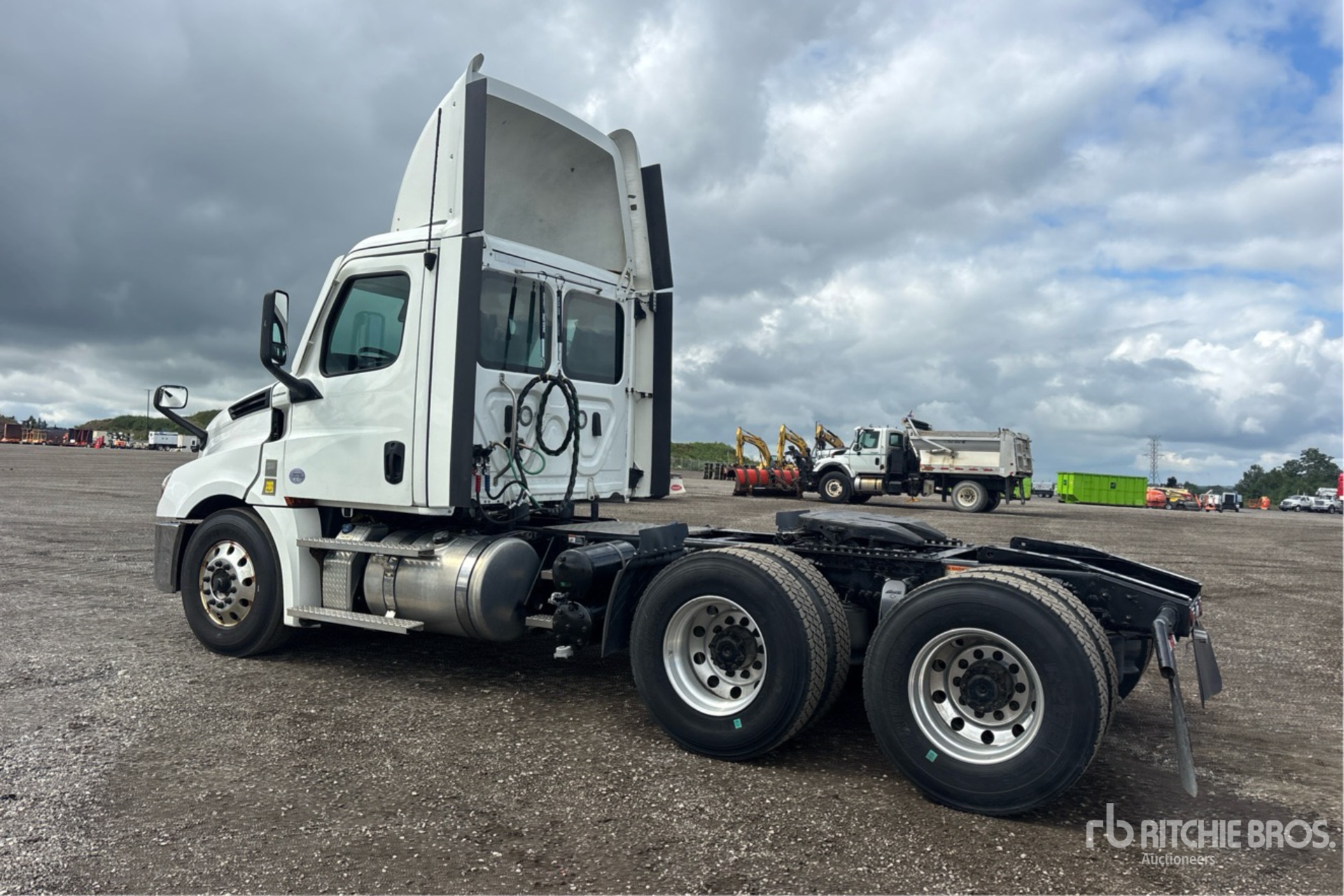 2023 Freightliner CASCADIA 126