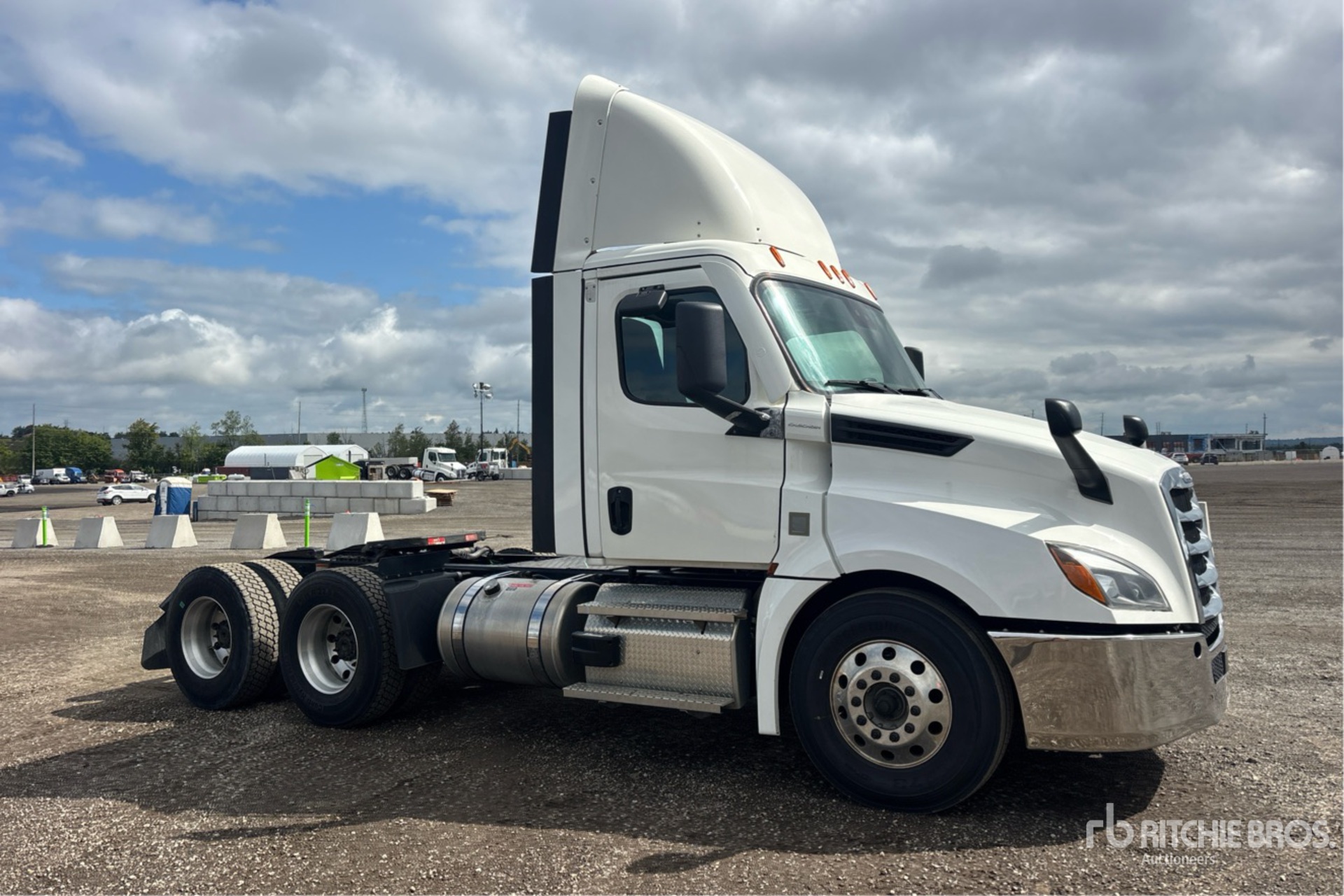 2023 Freightliner CASCADIA 126