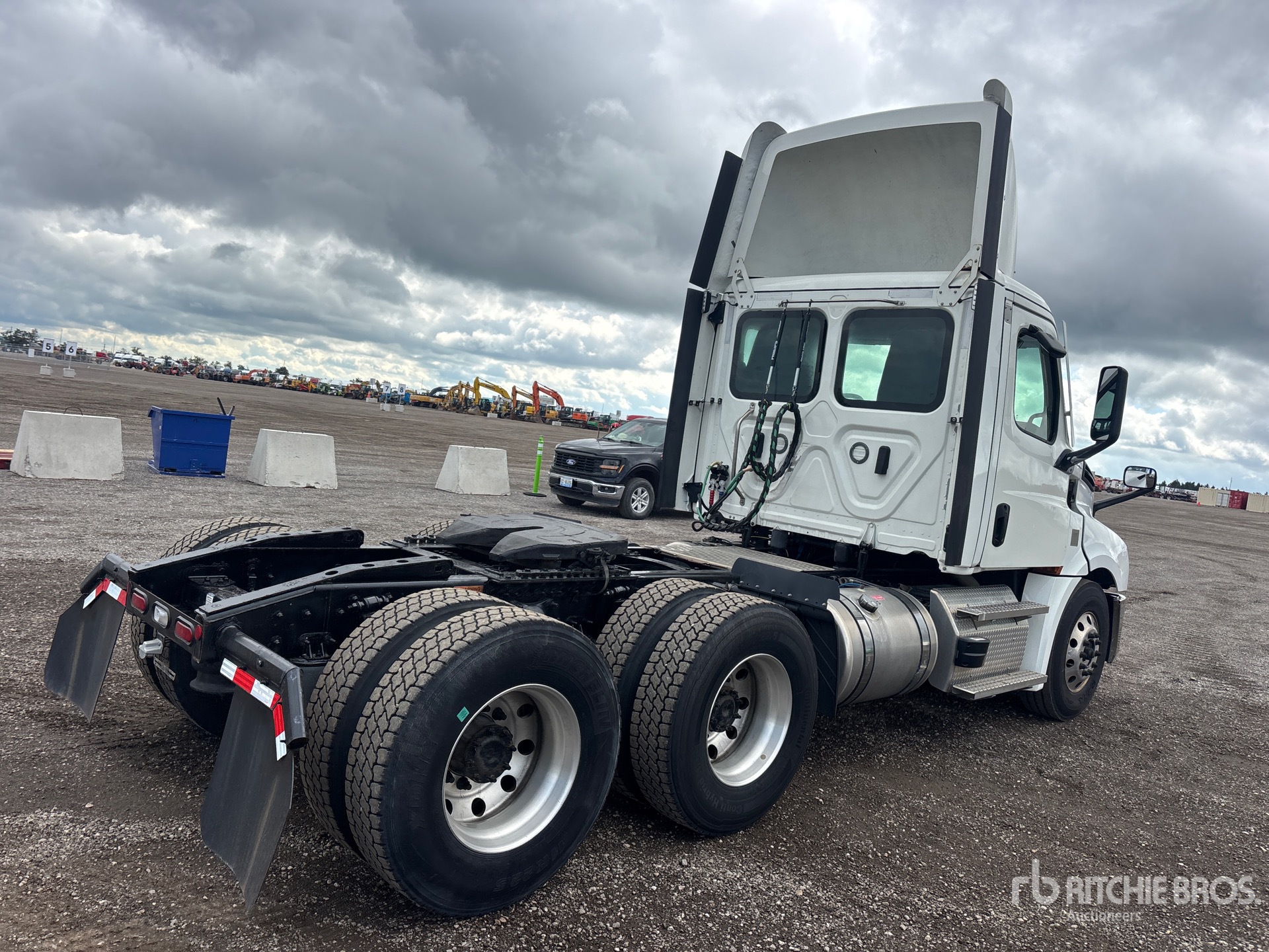 2023 Freightliner CASCADIA 126