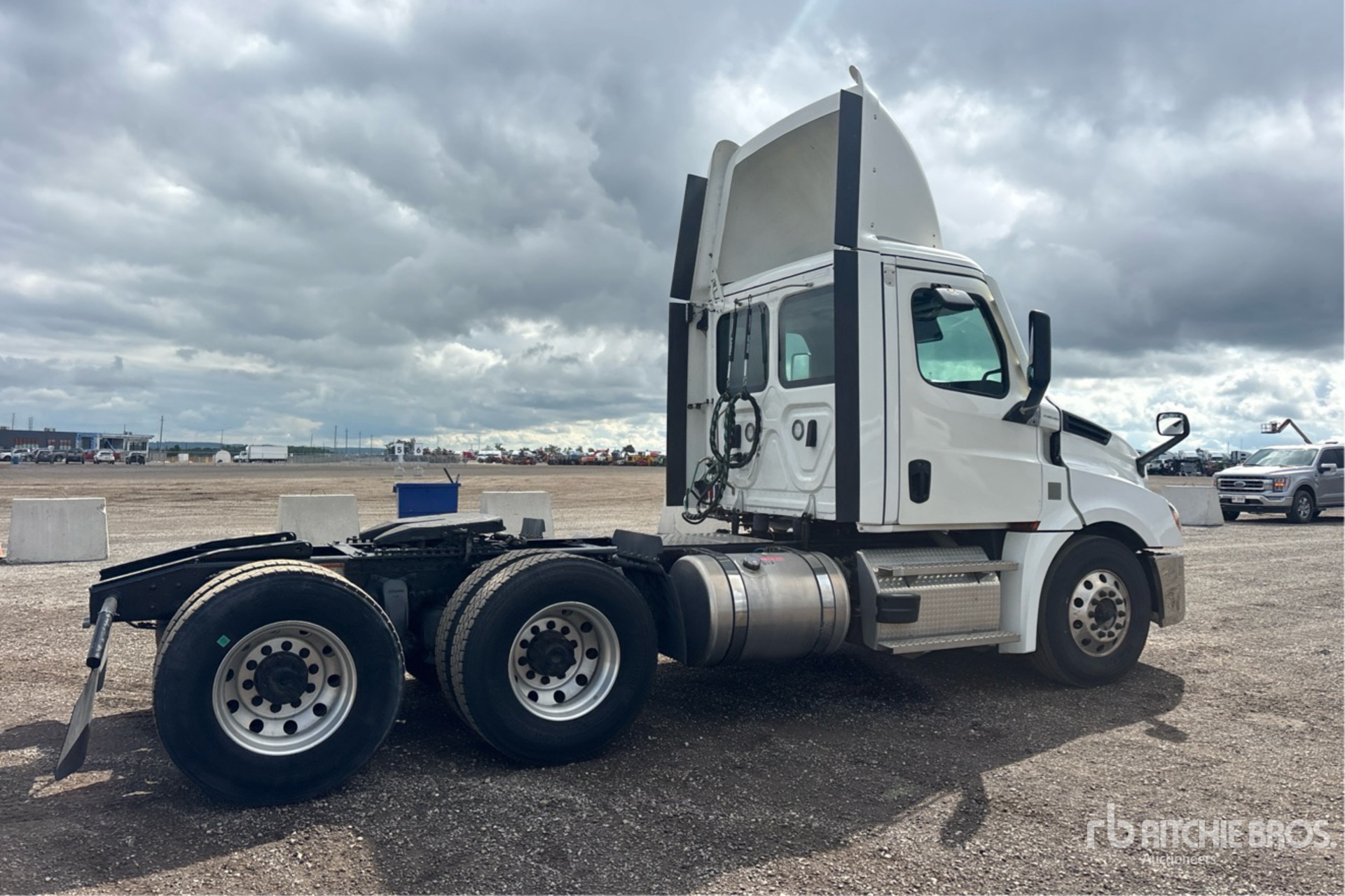2023 Freightliner CASCADIA 126