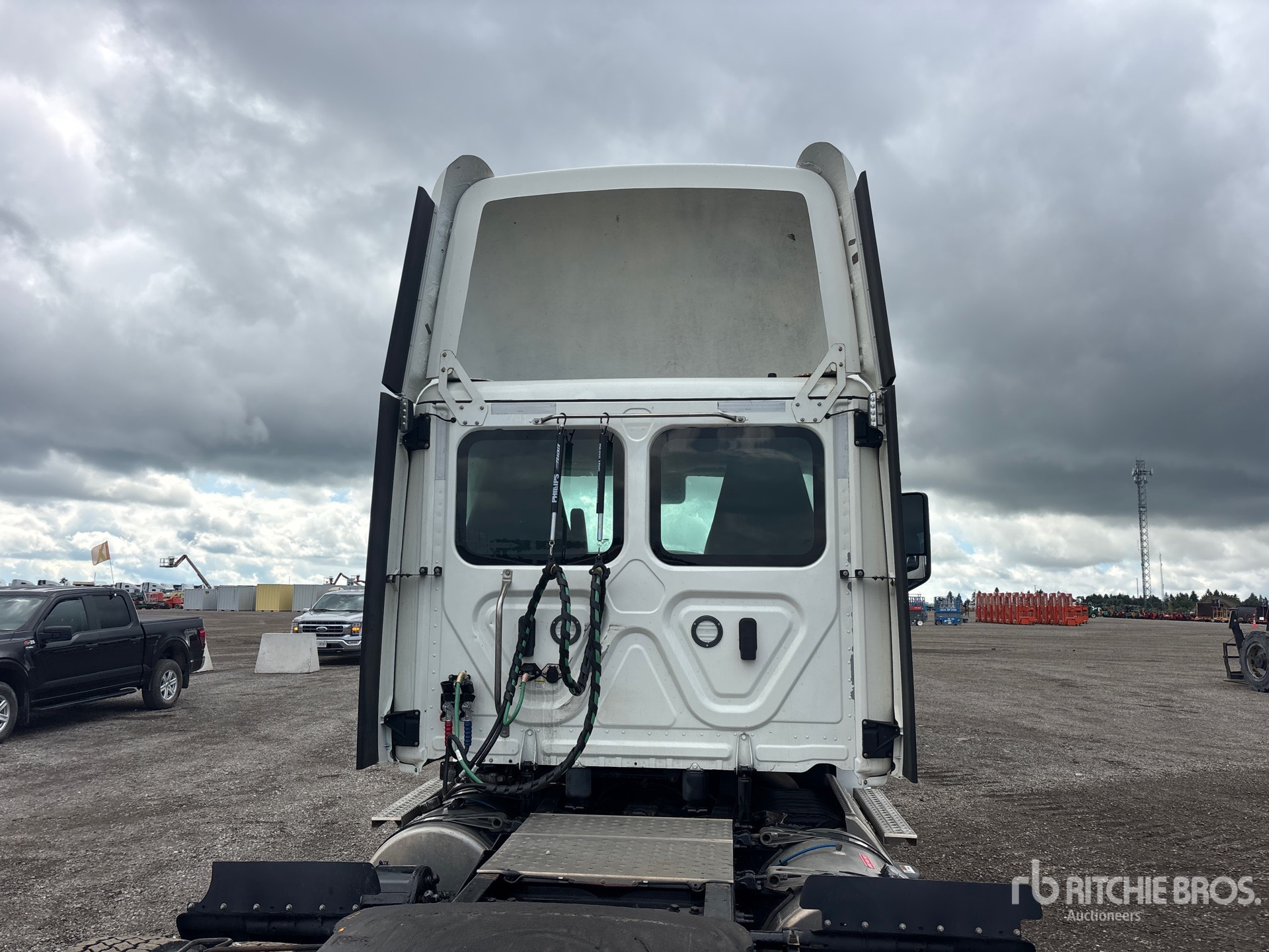 2023 Freightliner CASCADIA 126