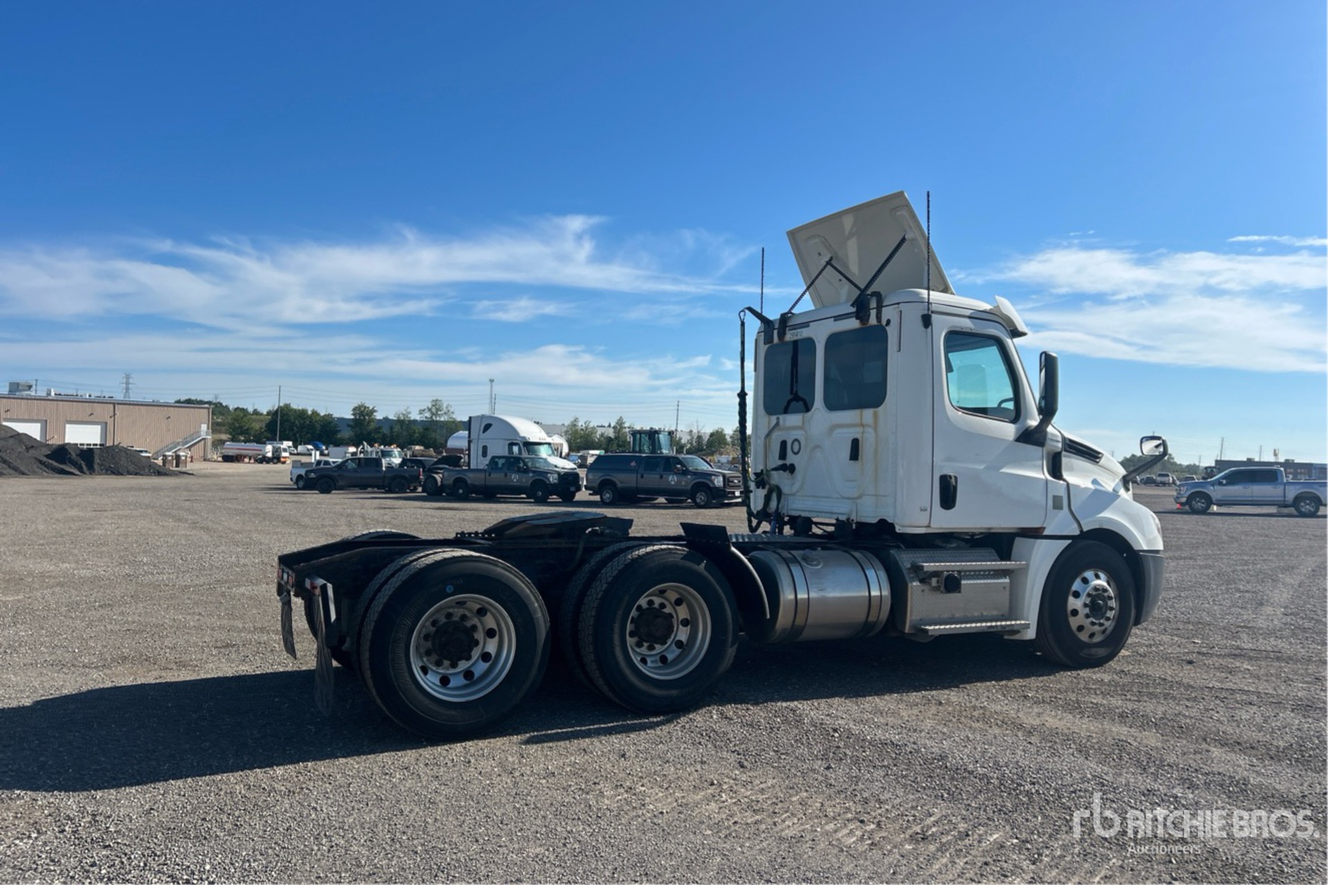 2020 Freightliner CASCADIA 126