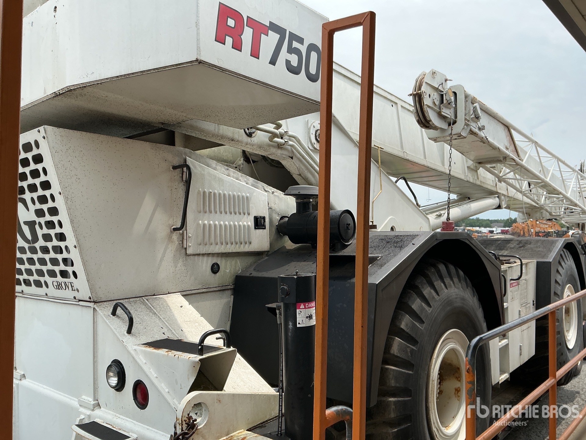 Photo of a 2000 Grove RT750
