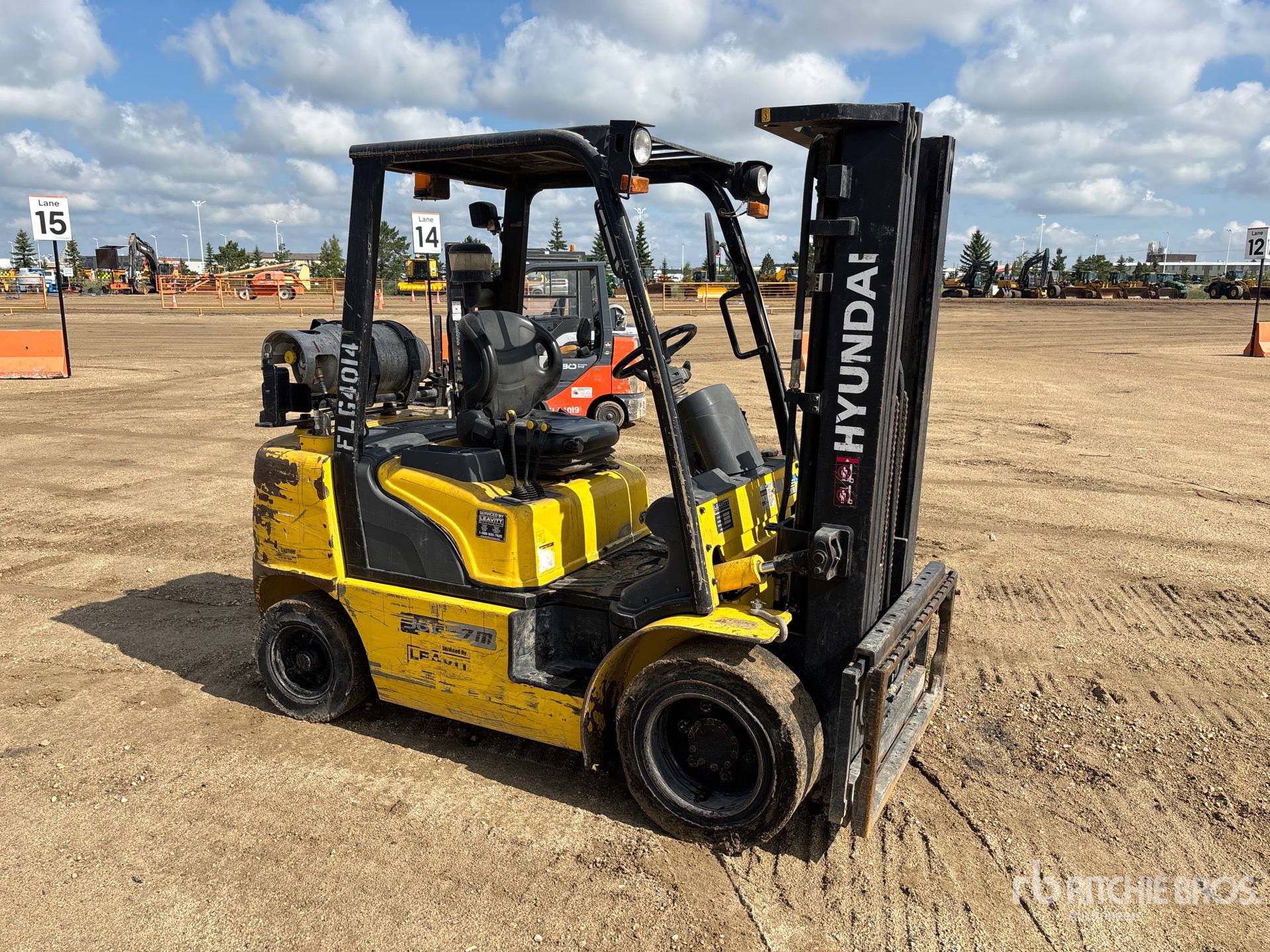 2012 Hyundai 30L-7M