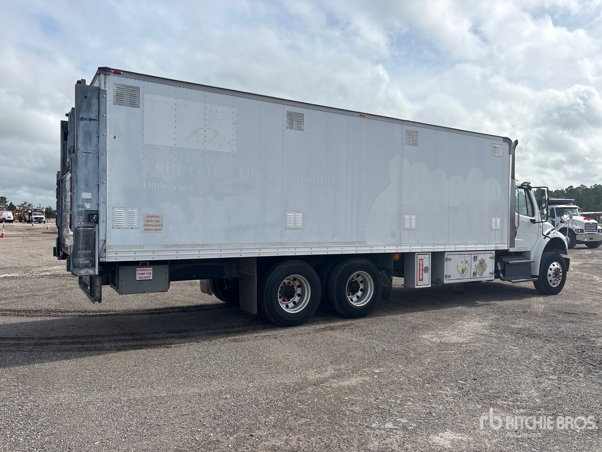 2015 Freightliner M2 106