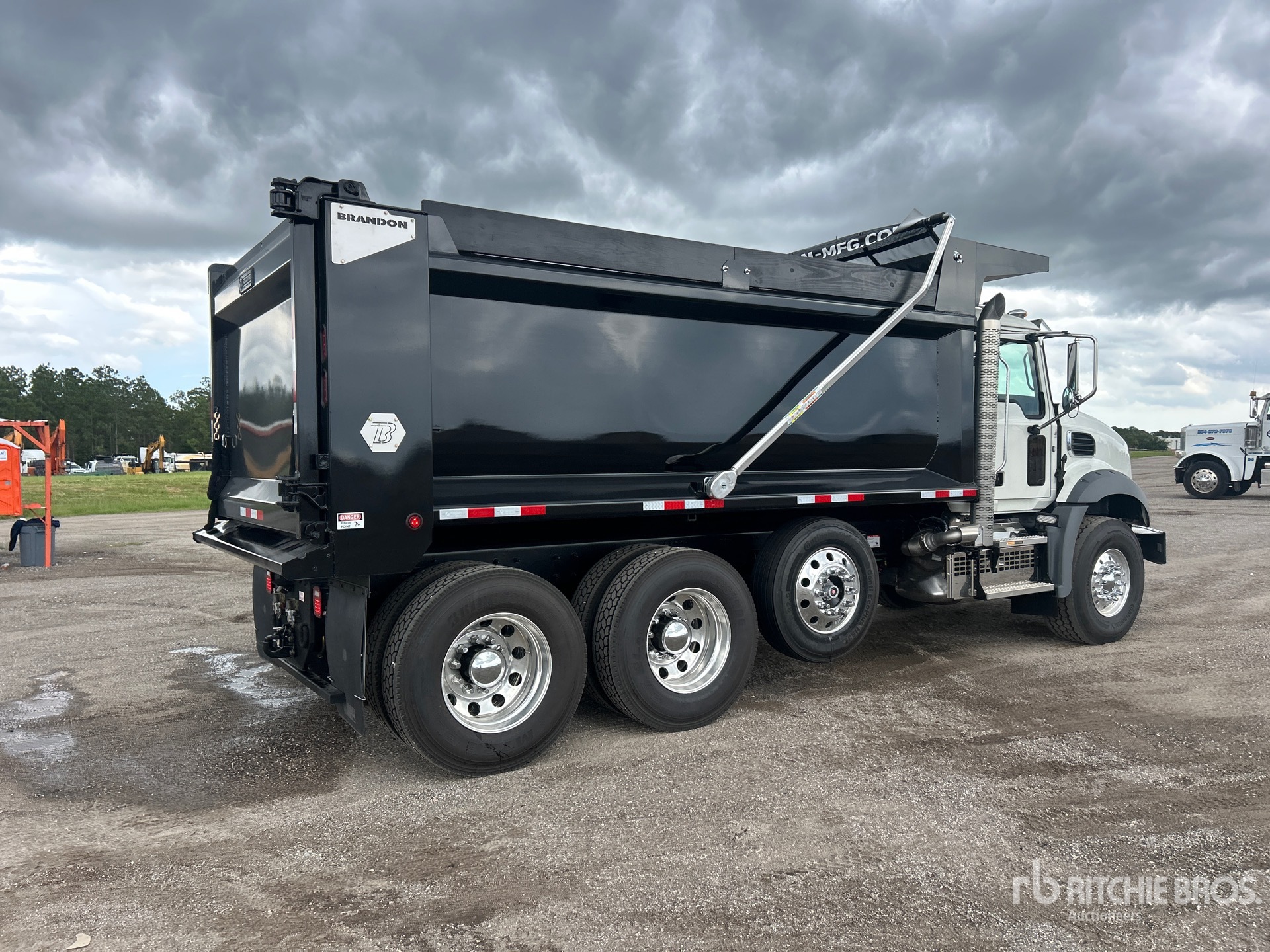 2026 Mack GR64B