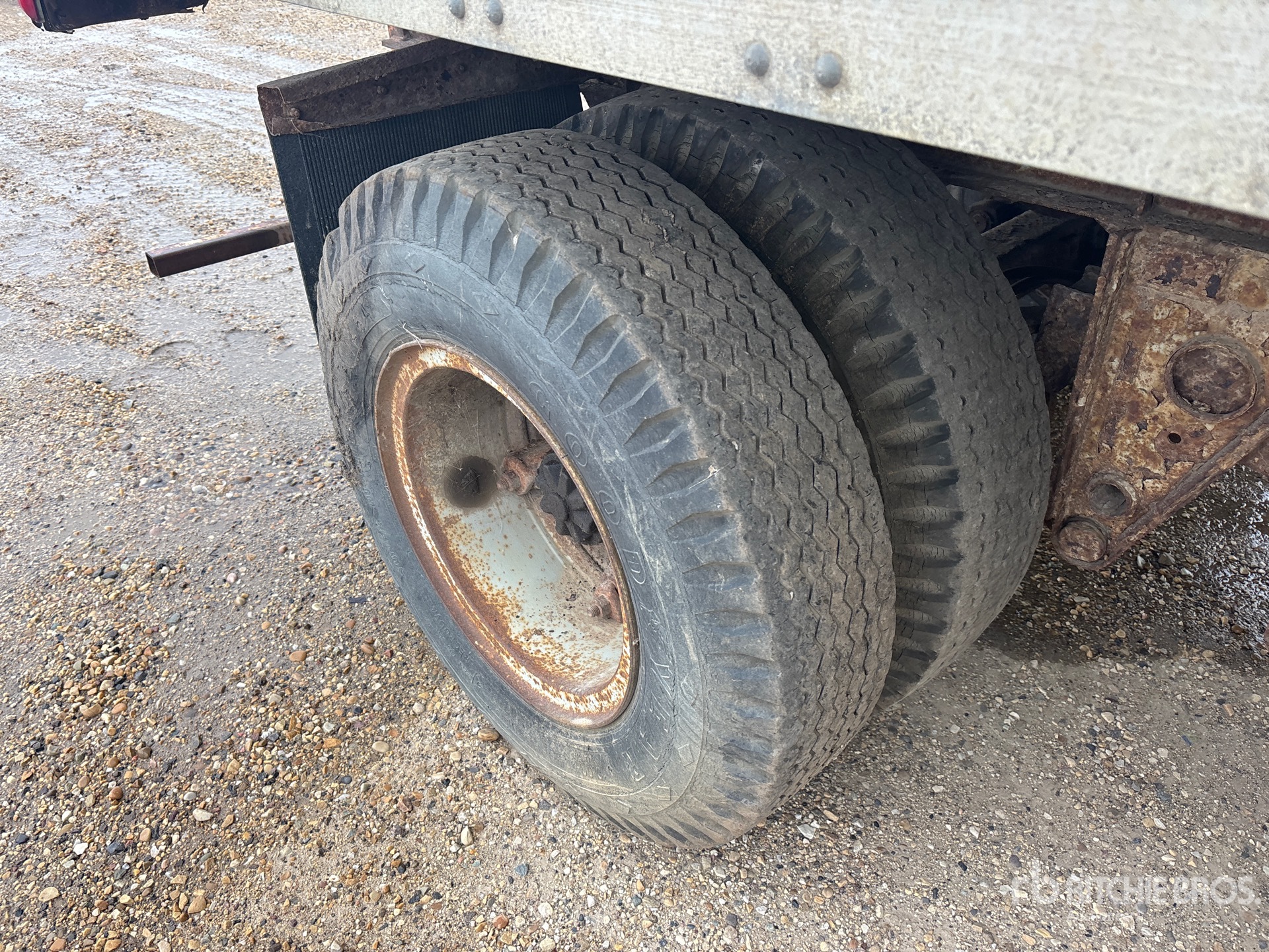 1982 Fruehauf 45 ft T/A Storage