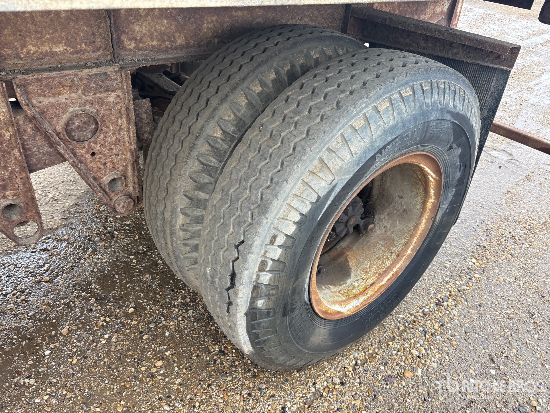 1982 Fruehauf 45 ft T/A Storage