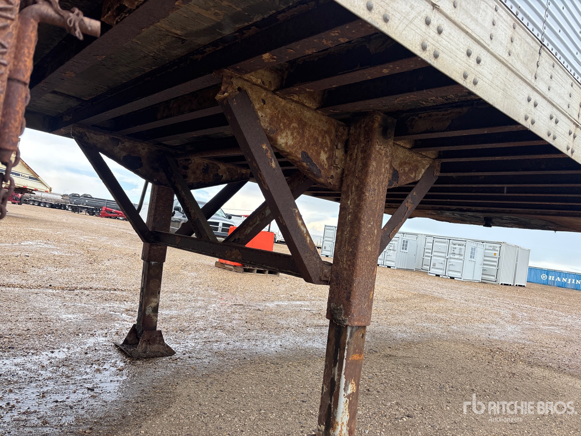 1982 Fruehauf 45 ft T/A Storage