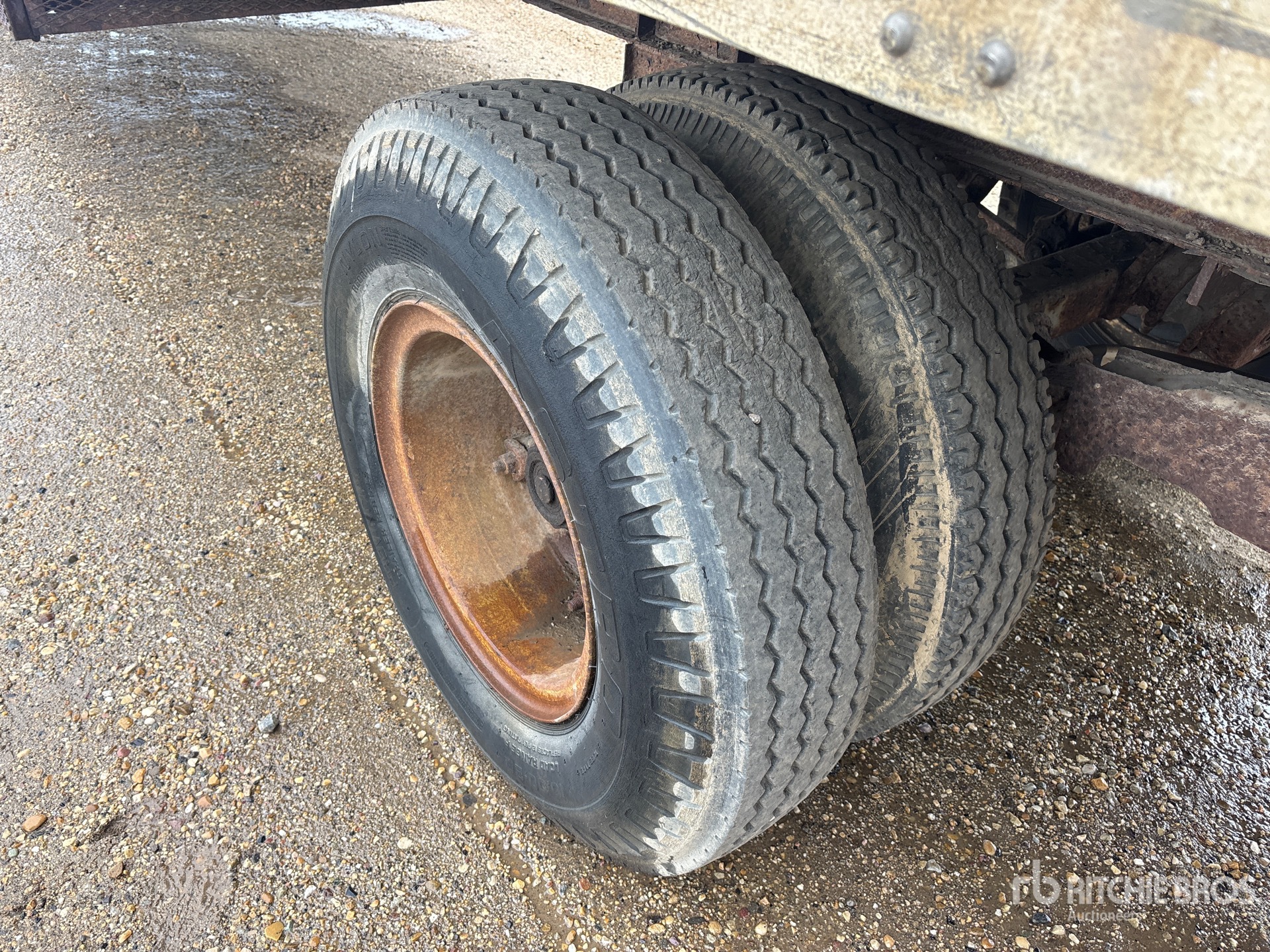 1982 Fruehauf 45 ft T/A Storage
