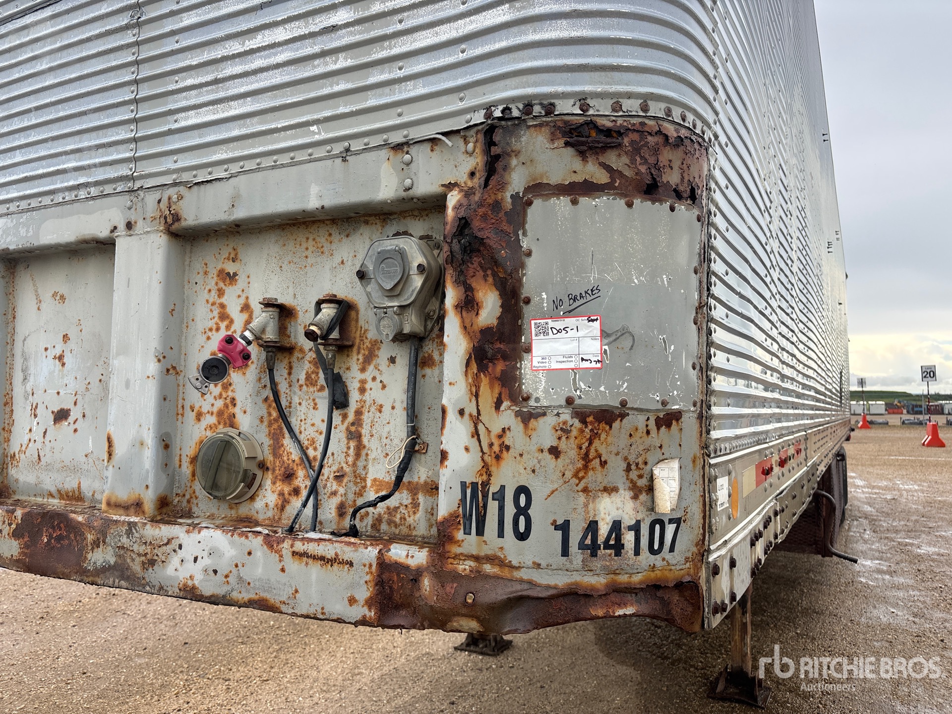 1982 Fruehauf 45 ft T/A Storage