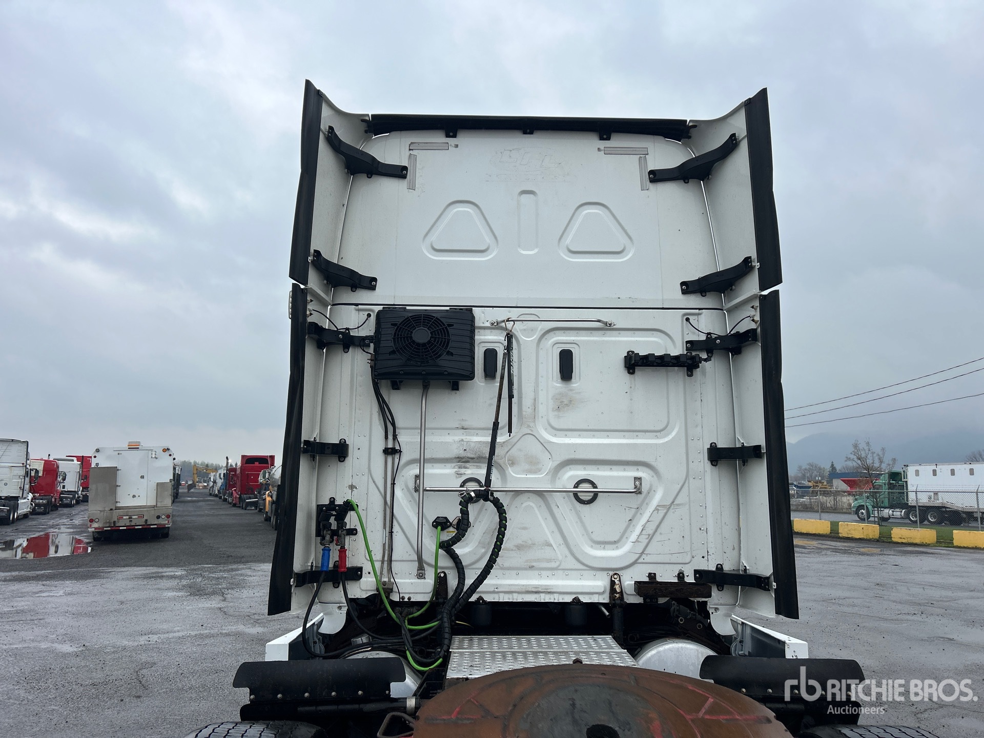 2019 Freightliner CASCADIA 116