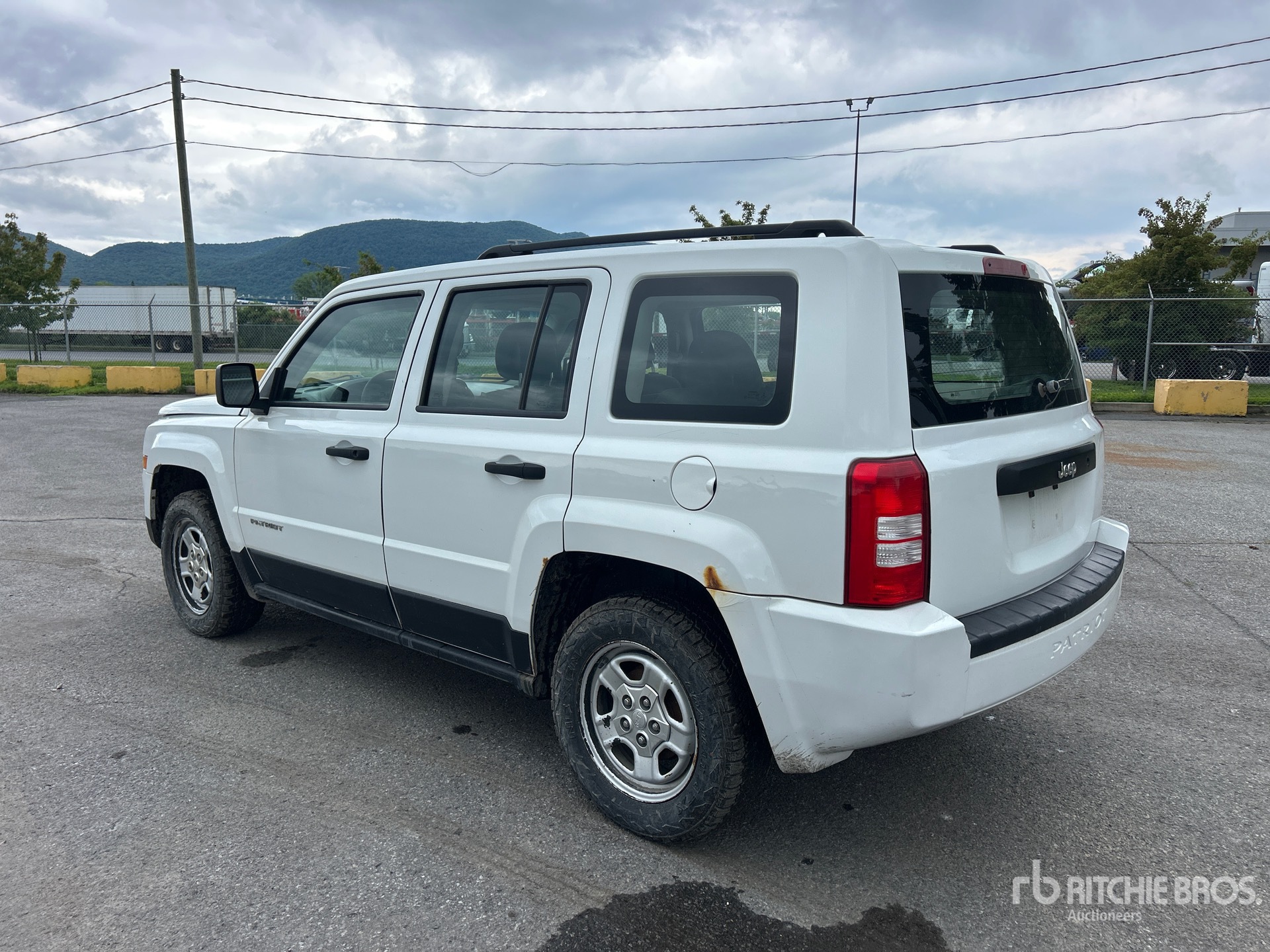 General Appearance with Picture, Left Rear Corner