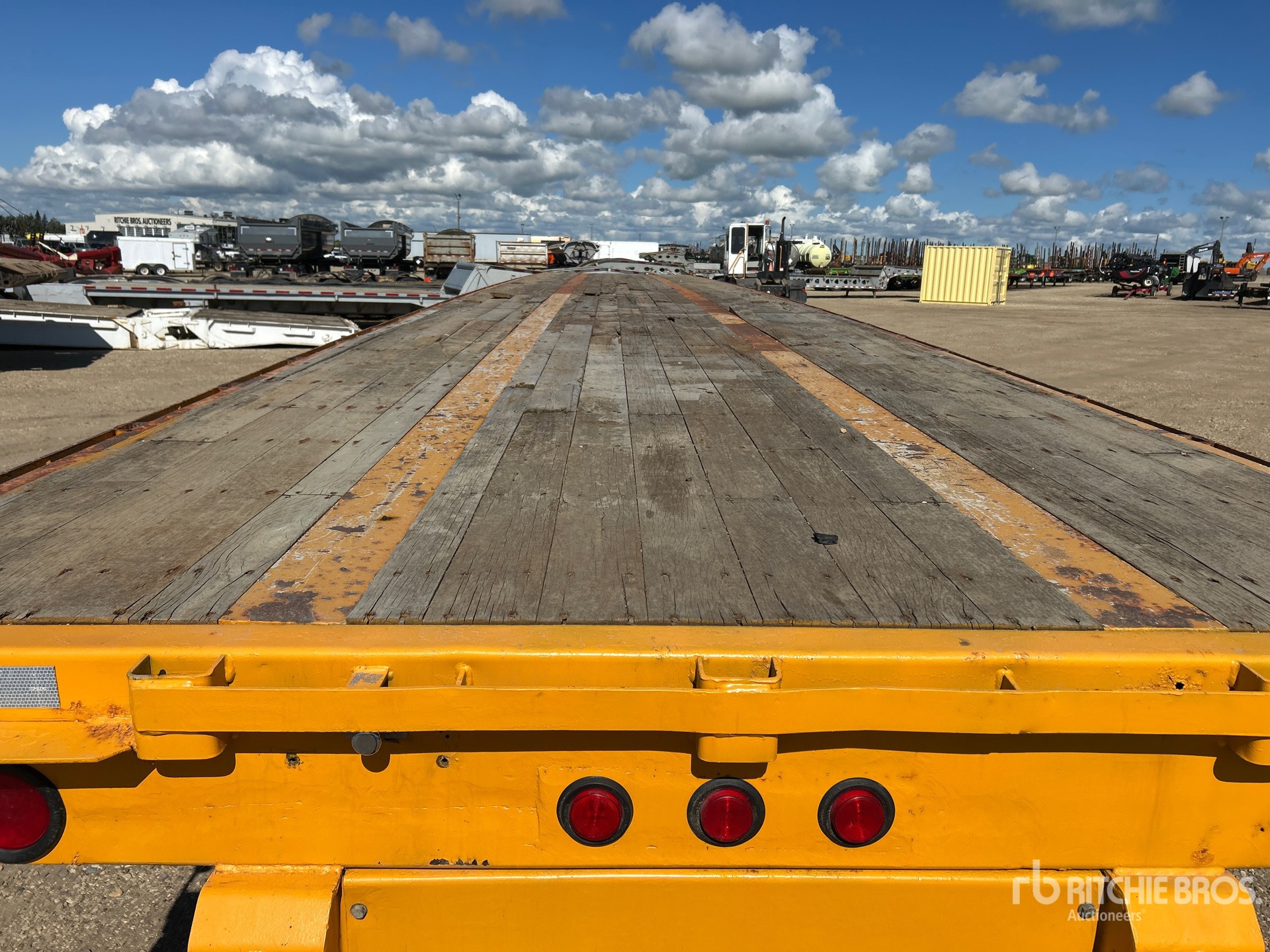 1999 Manac 35 ft Tri/A