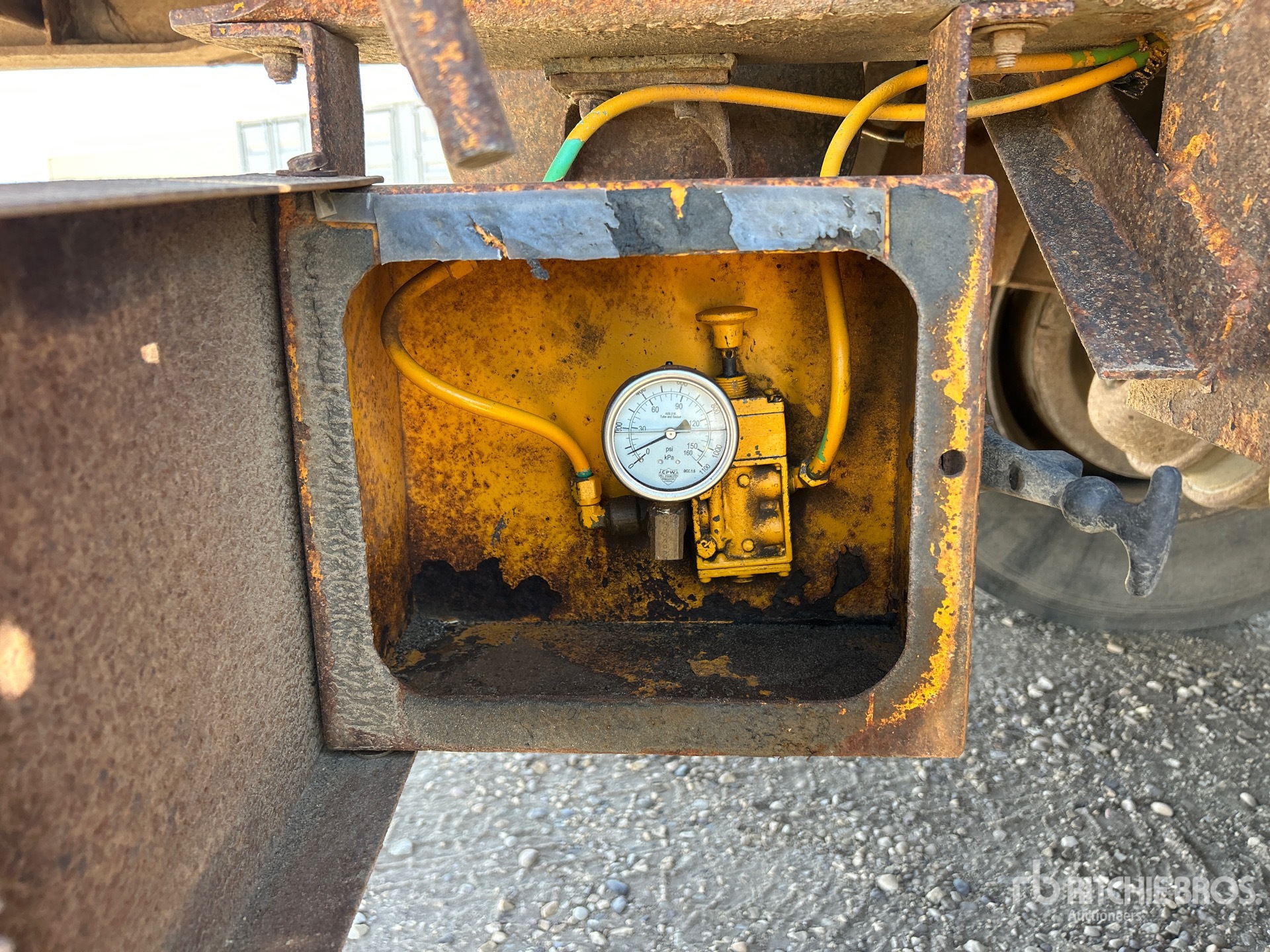 1999 Manac 35 ft Tri/A