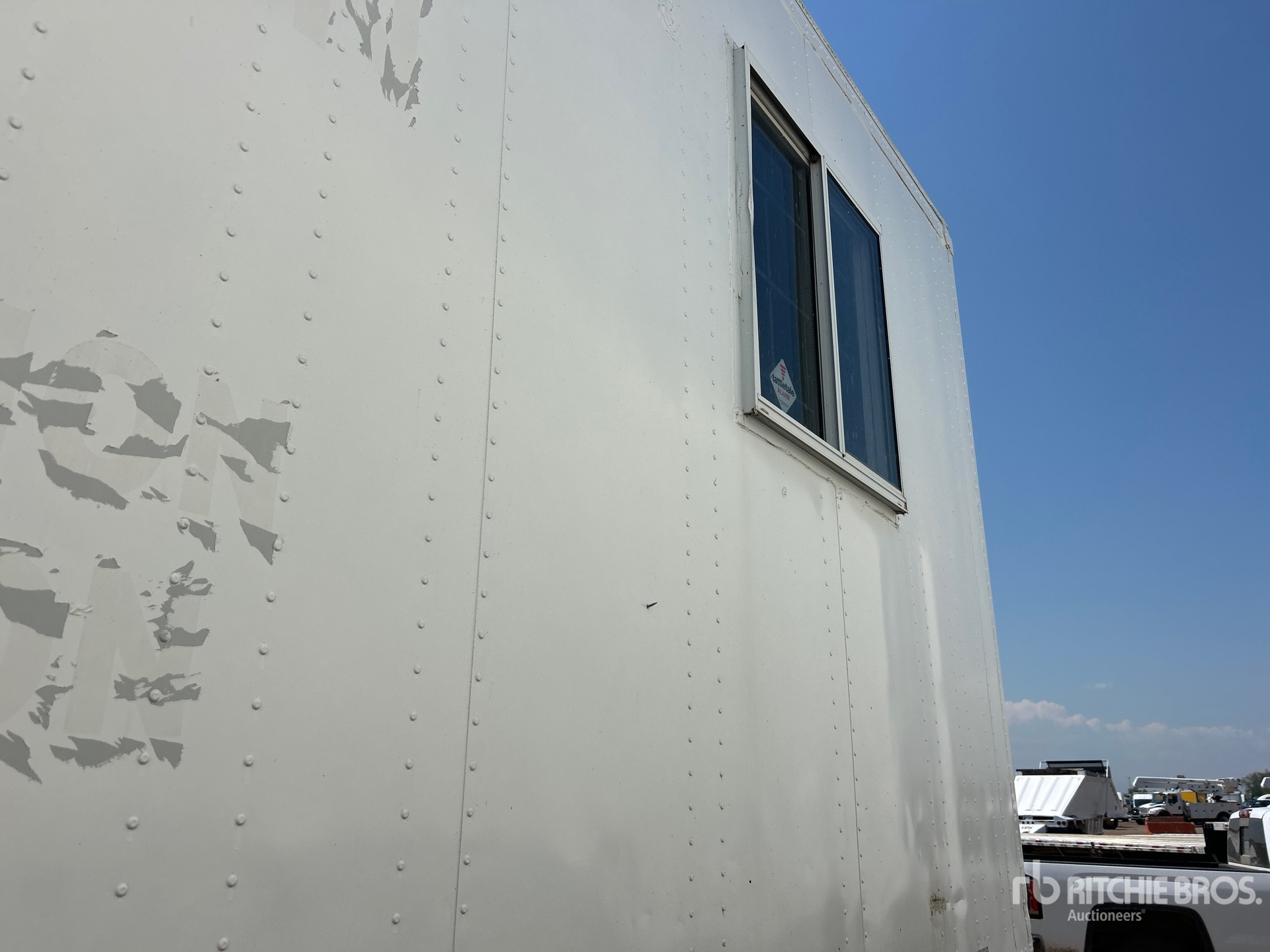 1985 Strick 28 ft x 102 in S/A