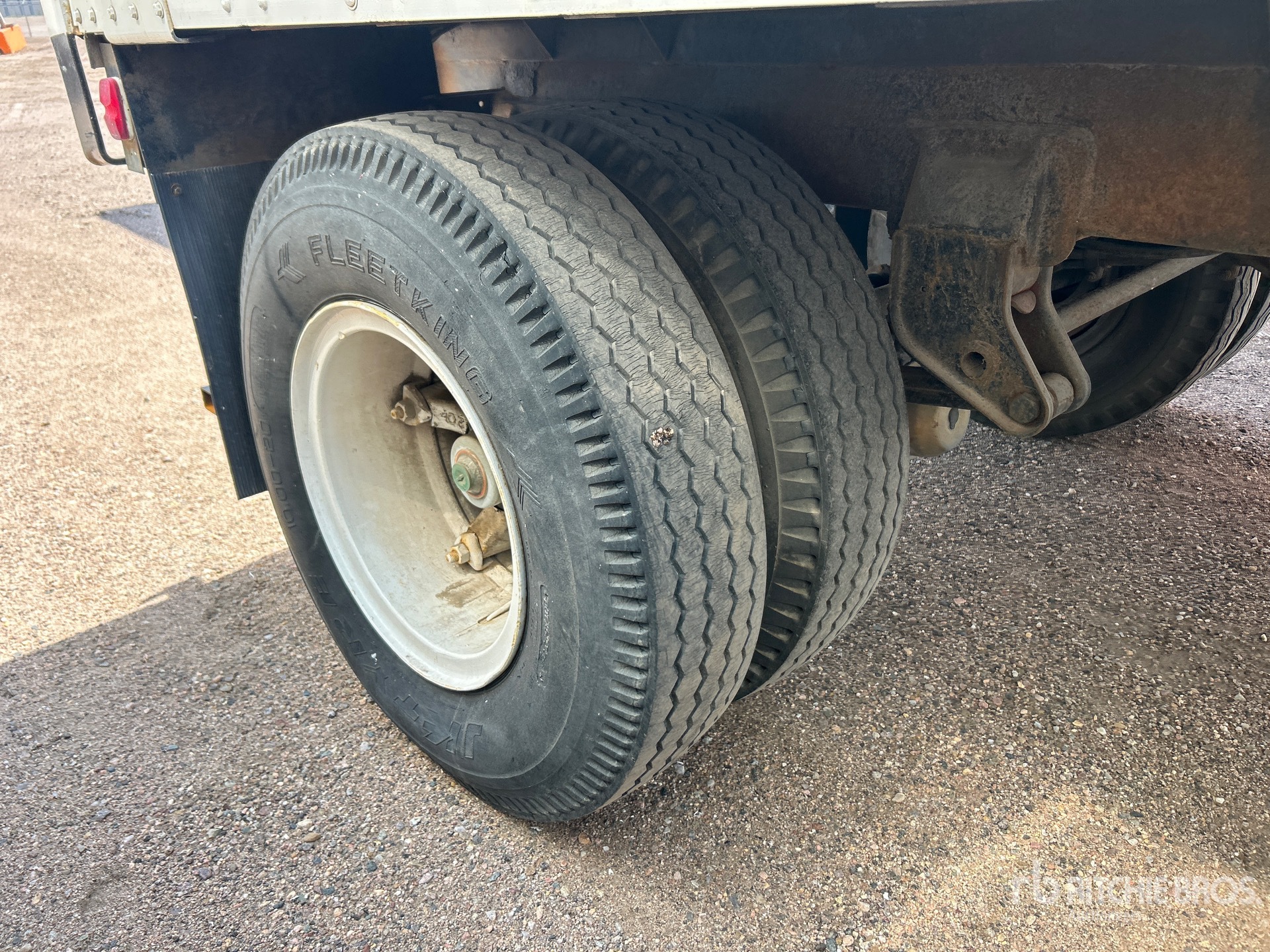 1985 Strick 28 ft x 102 in S/A