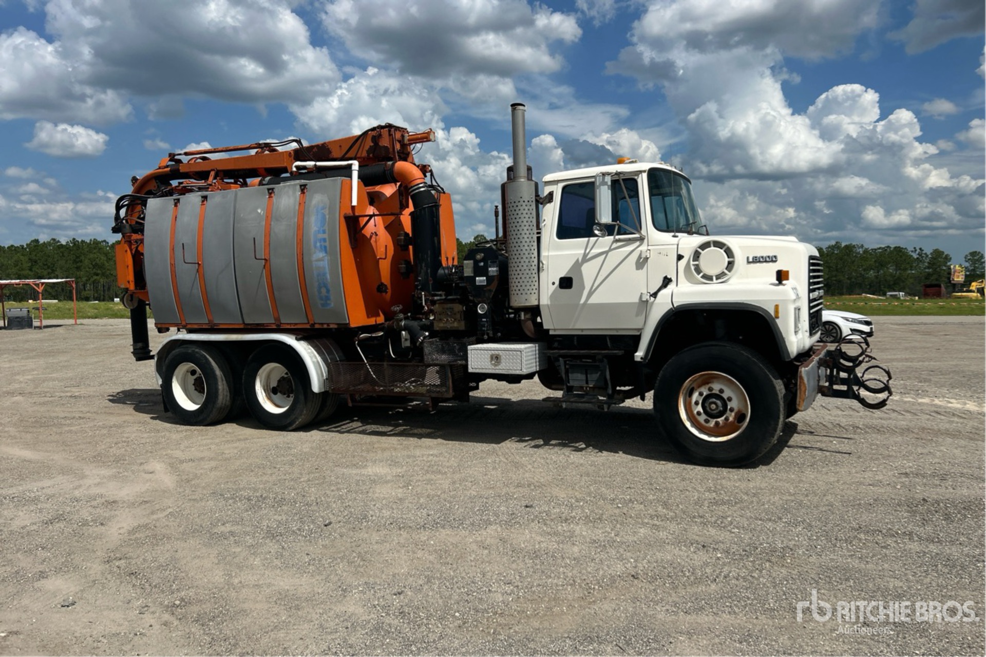 1996 Ford L8000