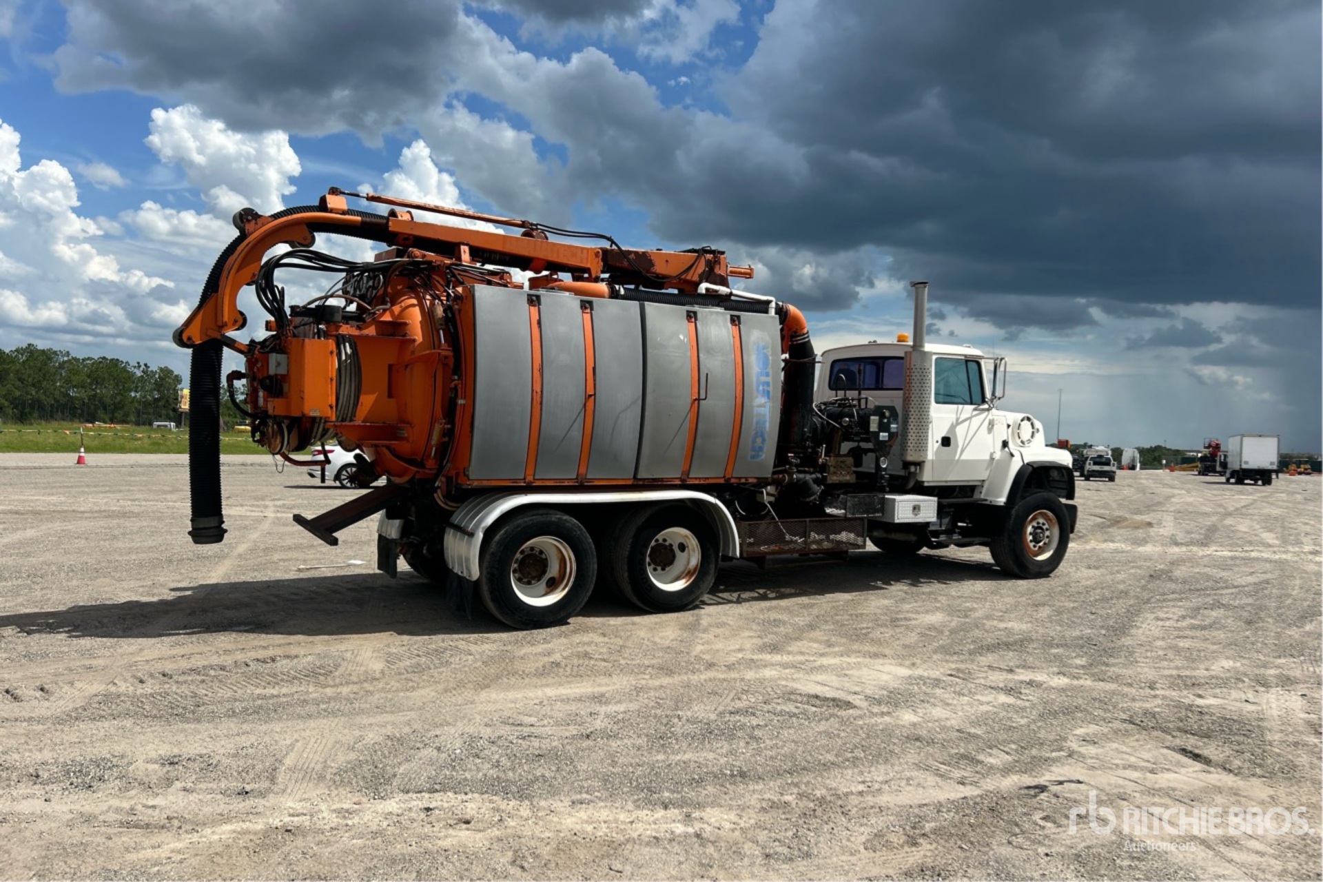 1996 Ford L8000