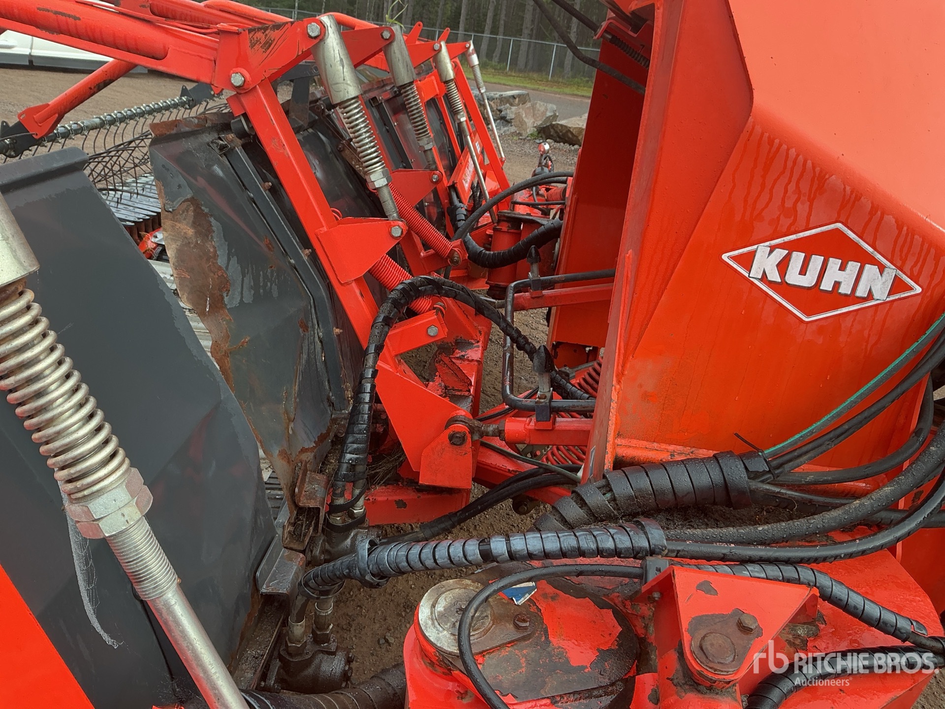2017 Kuhn MERGE MAXX 900