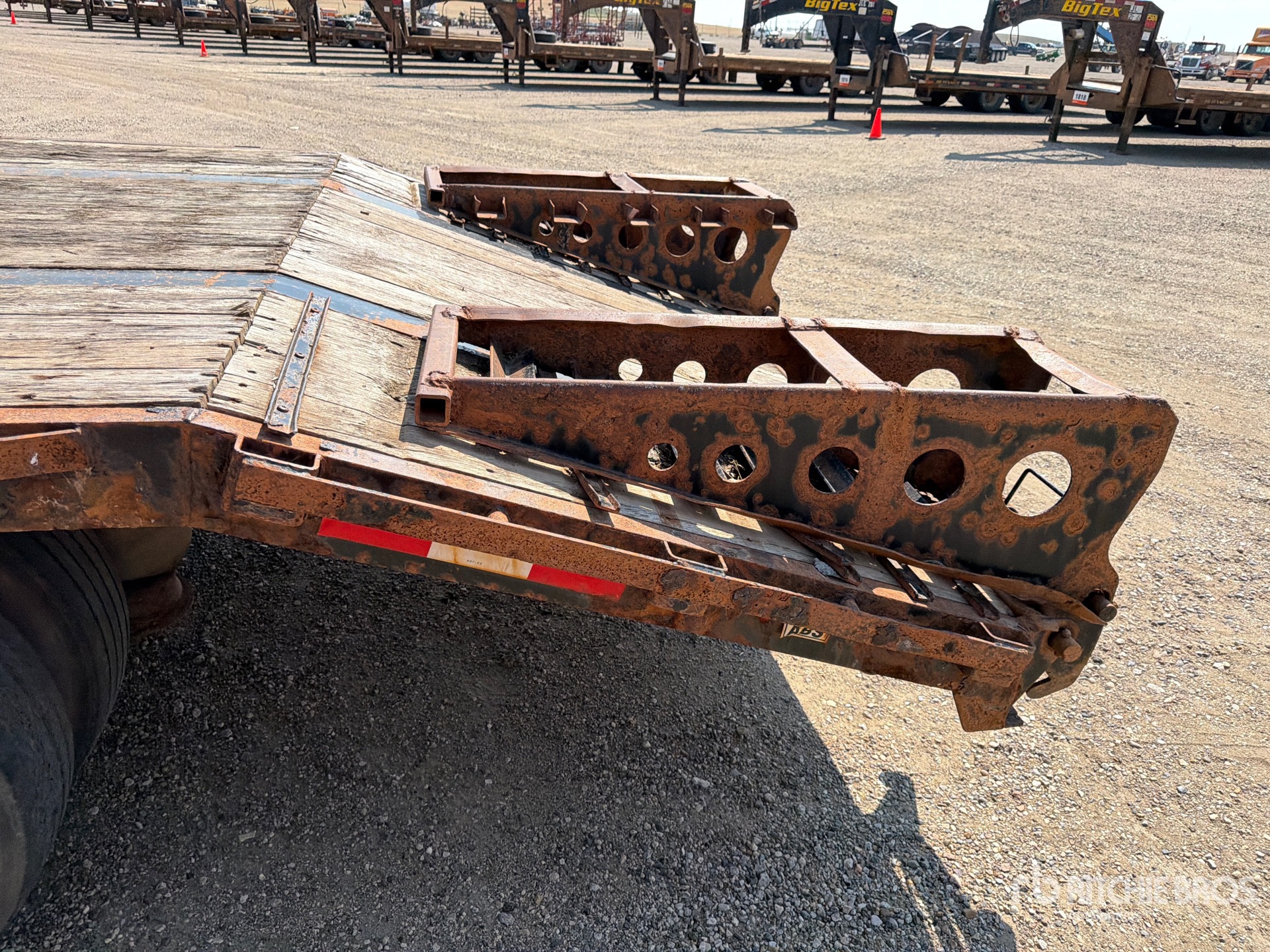 2013 Jet 53 FT T/A SPREAD AXLE