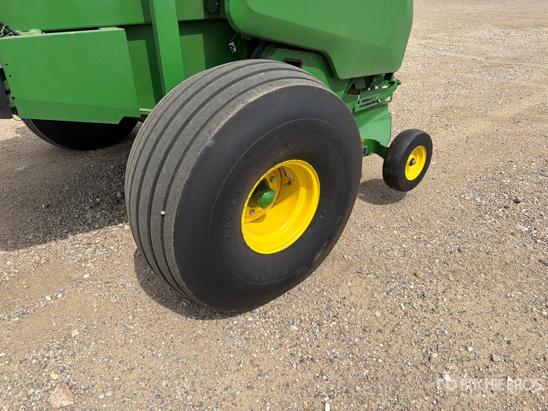 2021 John Deere 560M