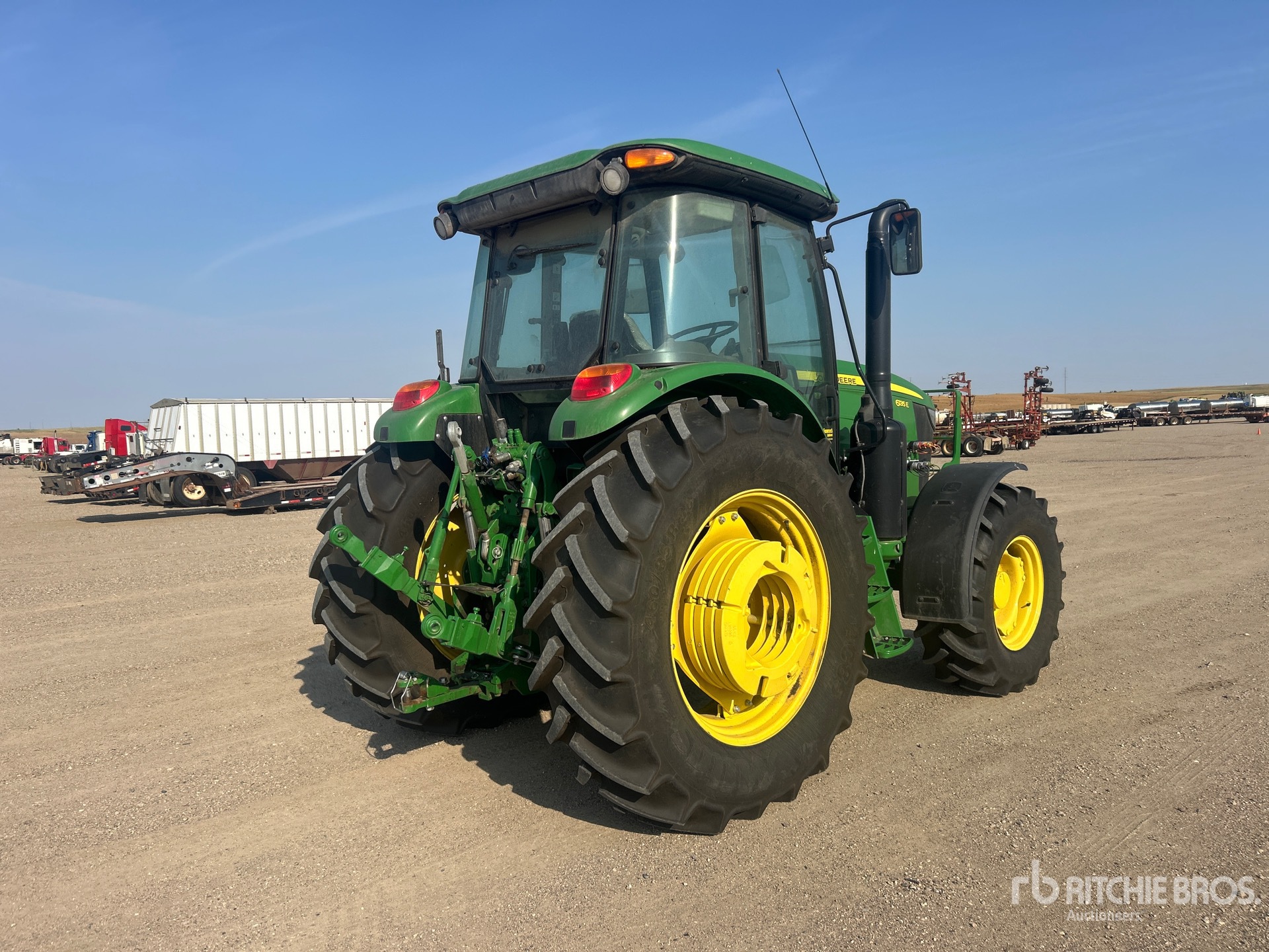 2018 John Deere 6135E