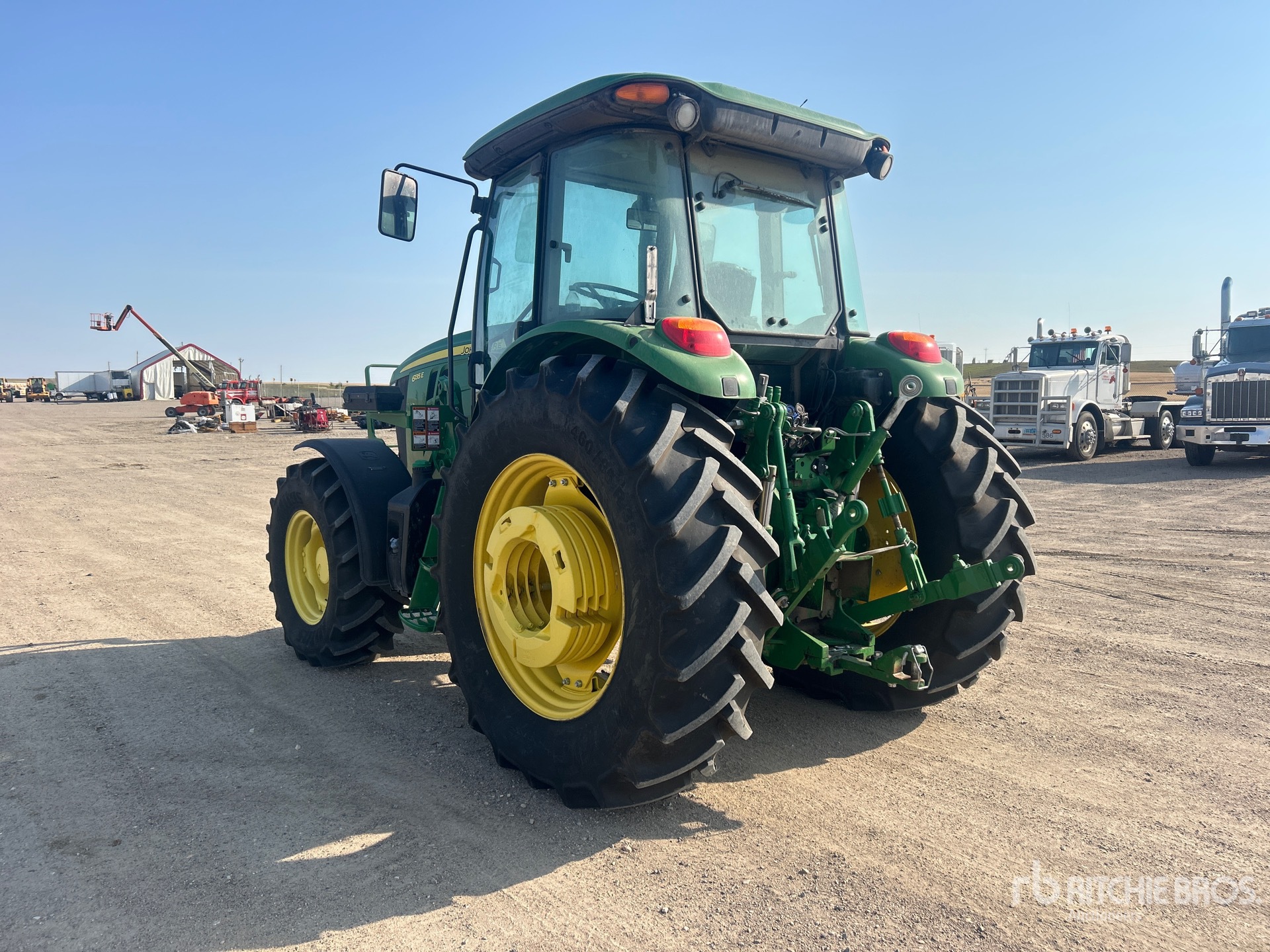 2018 John Deere 6135E