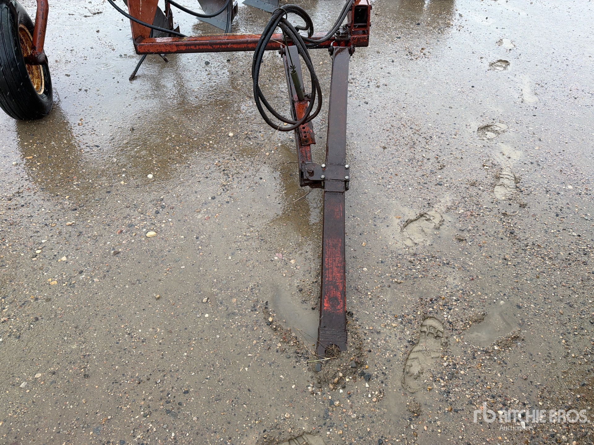 International 8 ft Bottom Moldboard