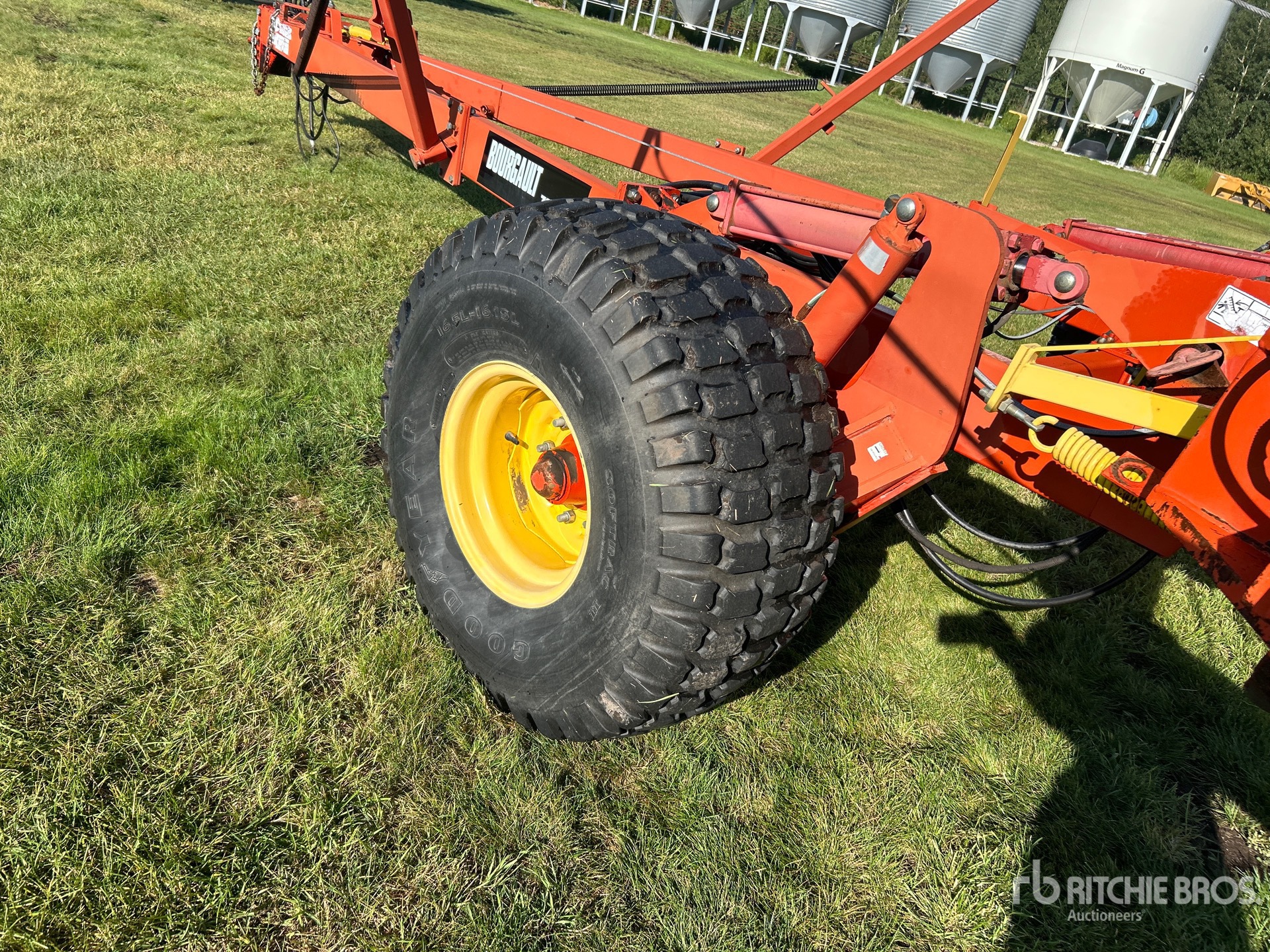 2002 Bourgault 7200