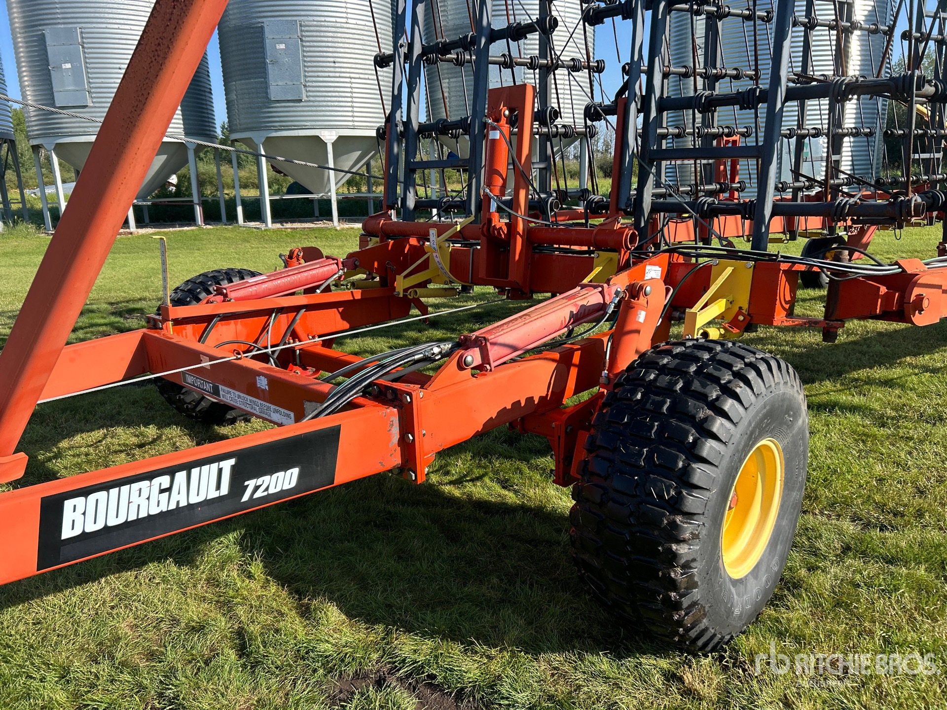 2002 Bourgault 7200