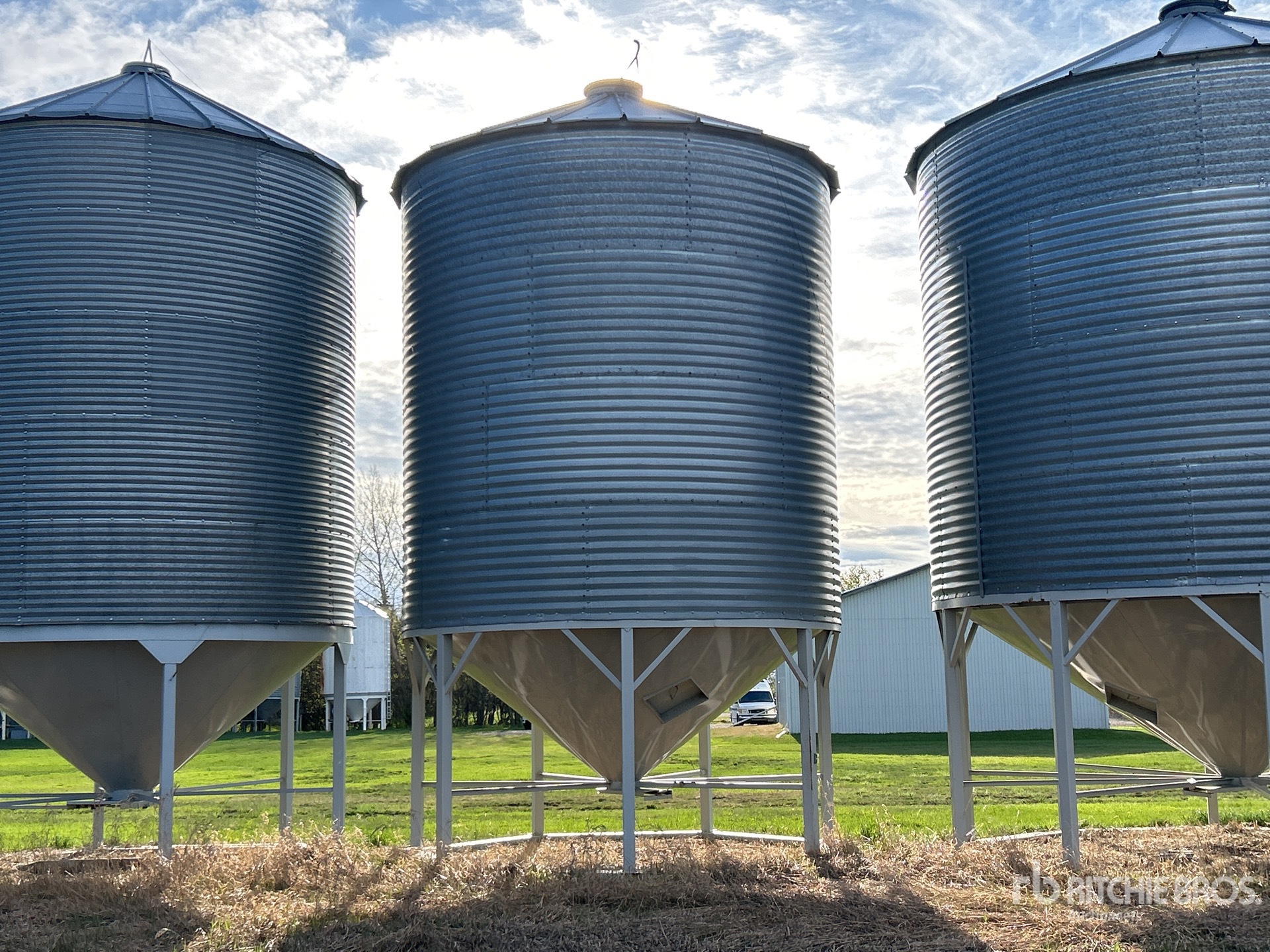 Butler +/- 2200 bu 4 Ring Hopper