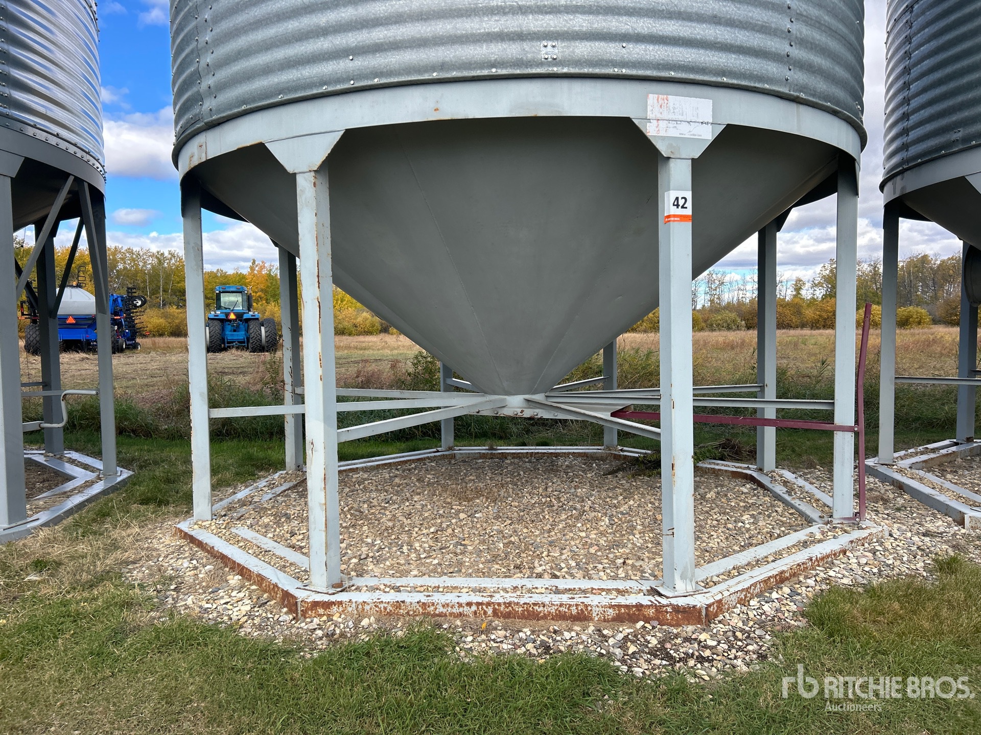 Butler +/- 2700 BU 5 RING HOPPER