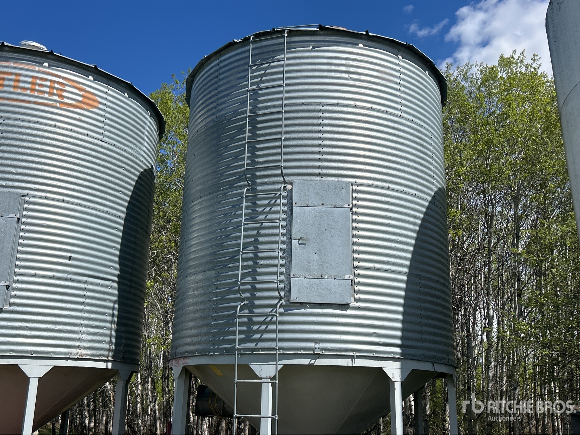 Butler +/- 2200 bu 4 Ring Hopper