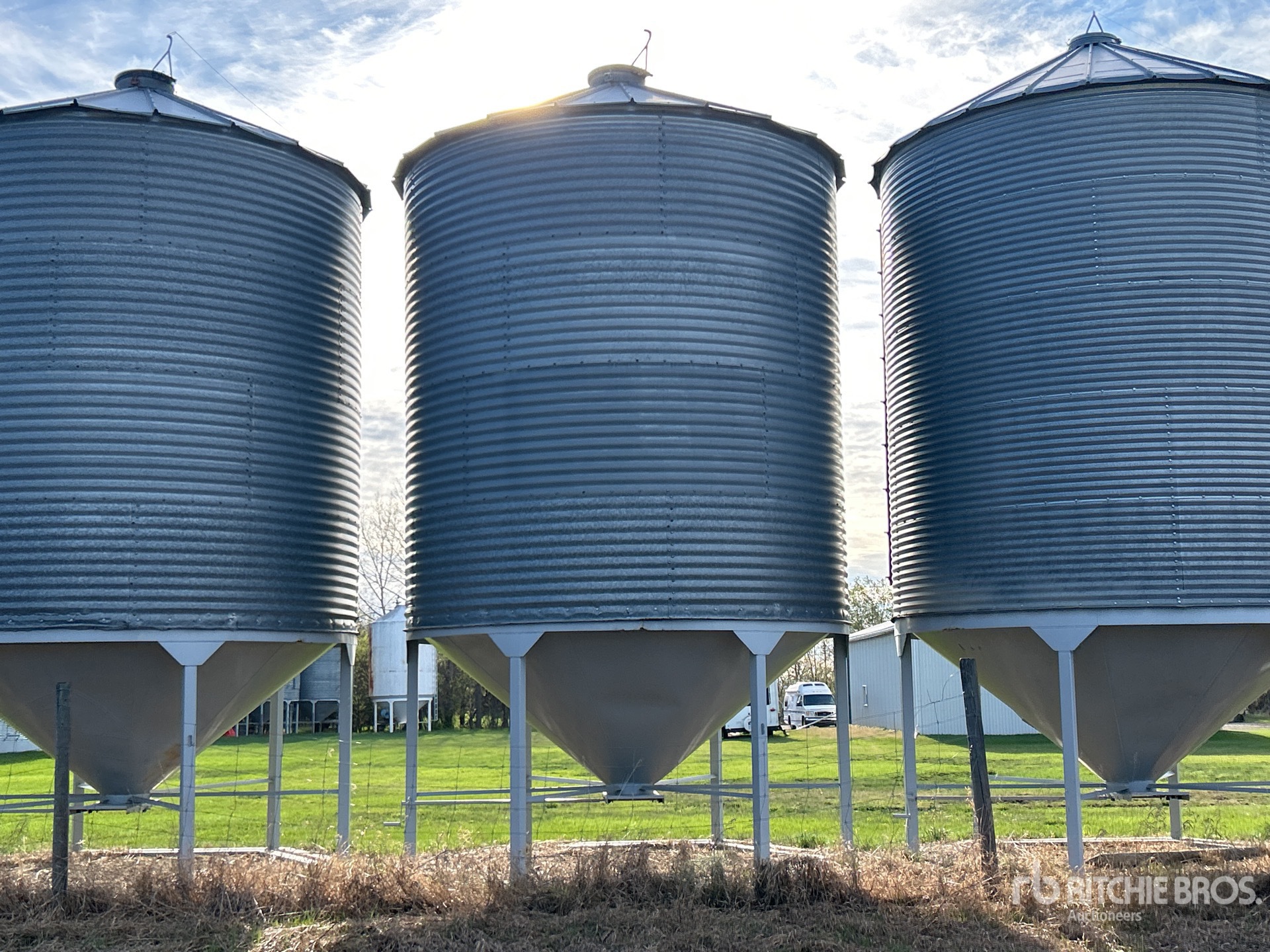 Butler +/- 2200 bu 4 Ring Hopper