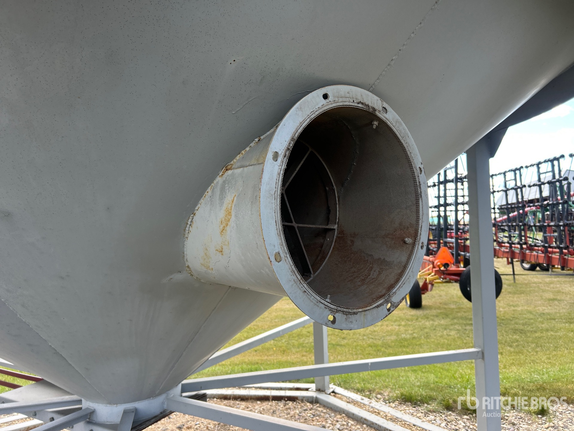 Butler +/- 2700 bu 5 Ring Hopper