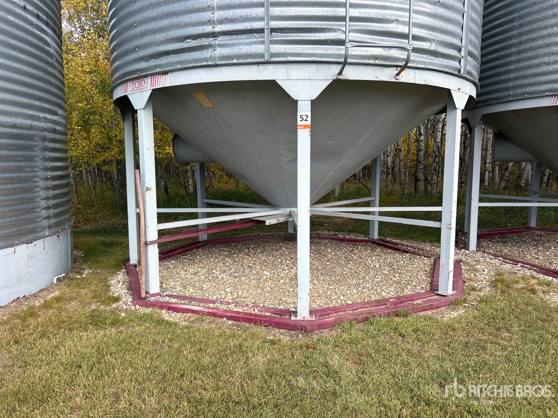 Butler +/- 2200 bu 4 Ring Hopper