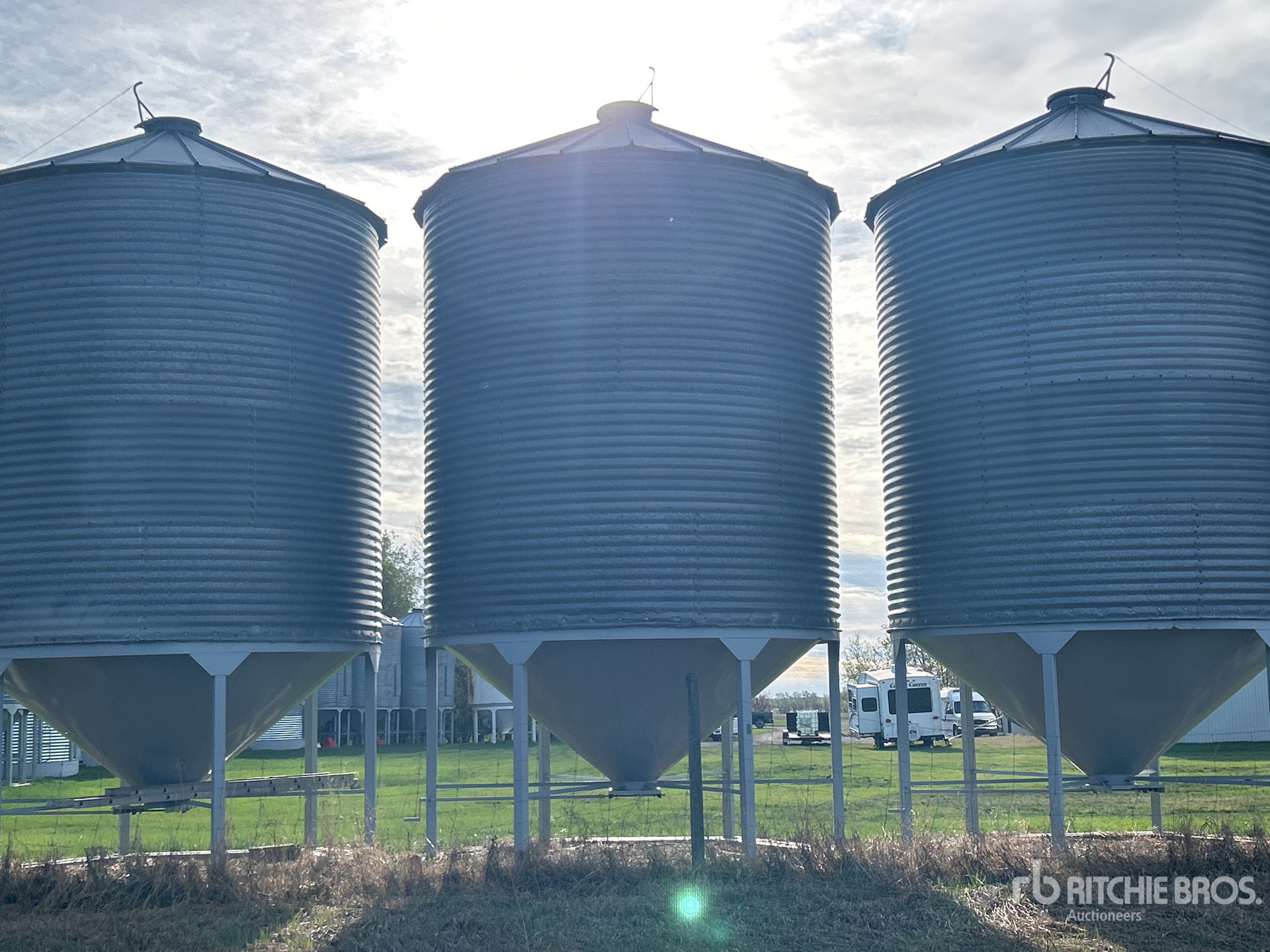 Butler +/- 2200 bu 4 Ring Hopper