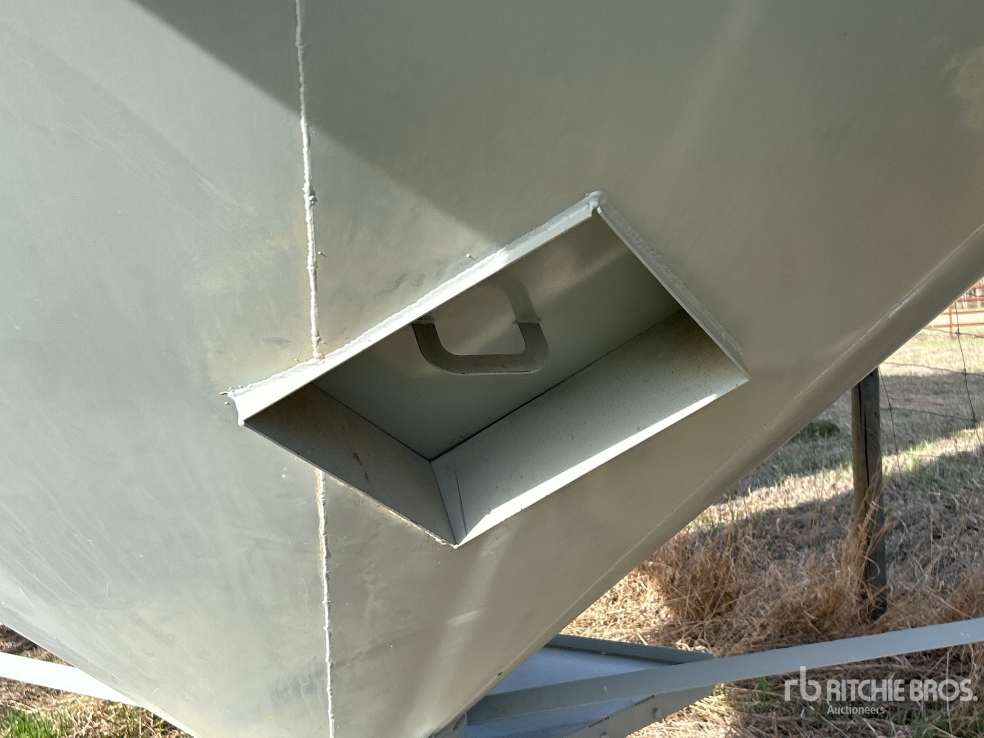 Butler +/- 2200 bu 4 Ring Hopper