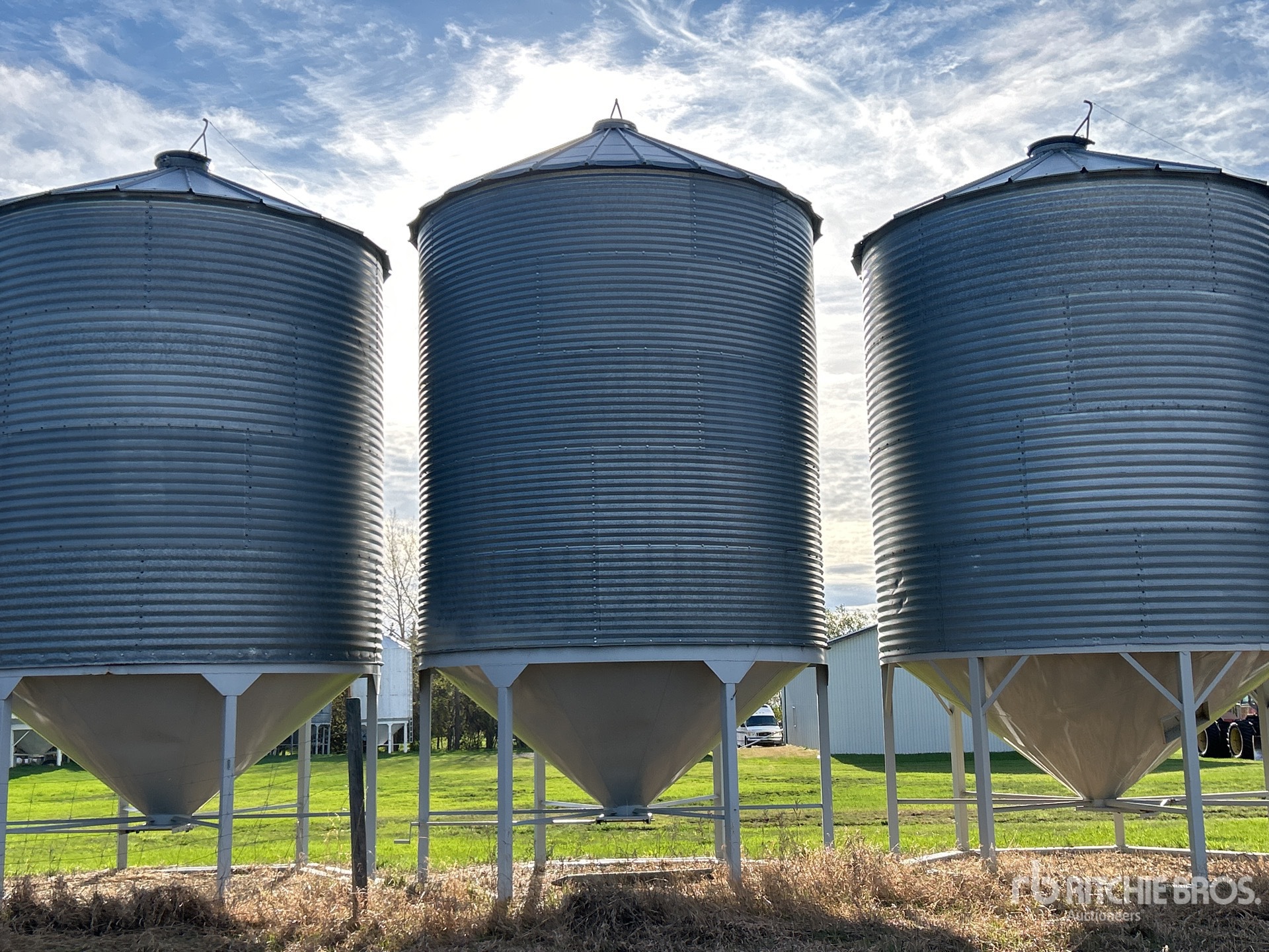 Twister +/- 2200 bu 5 Ring Hopper