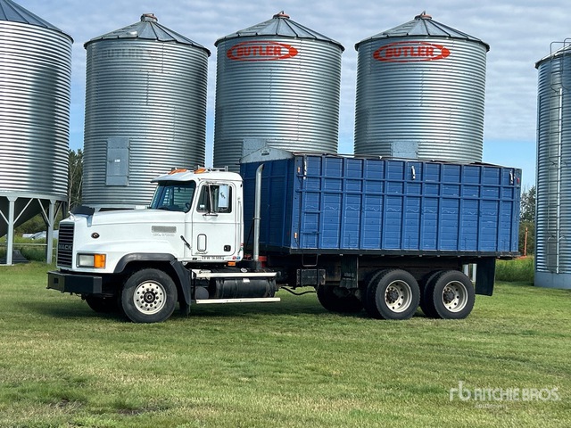 1995 Mack CL713 Grain Truck