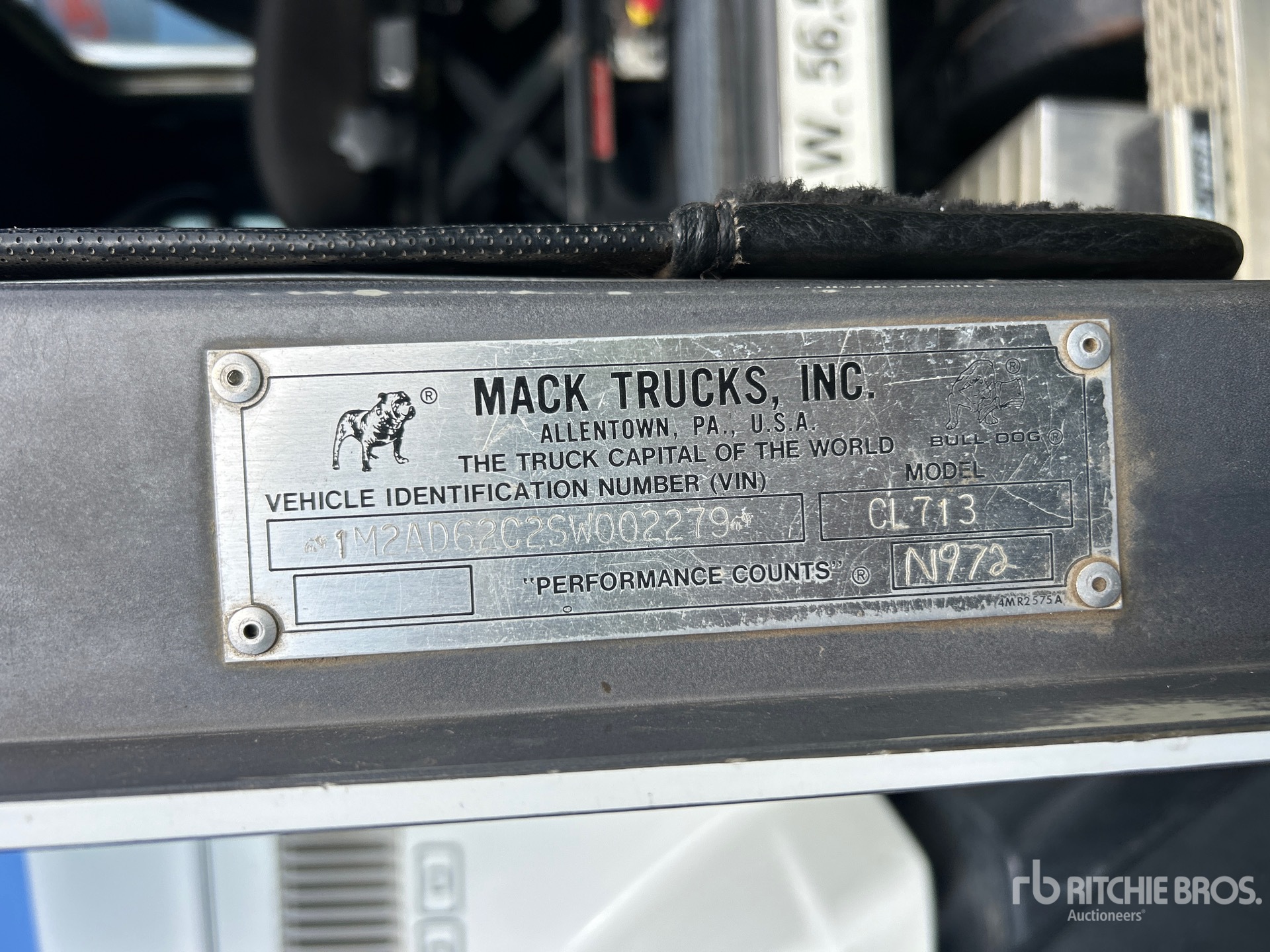 1995 Mack CL713