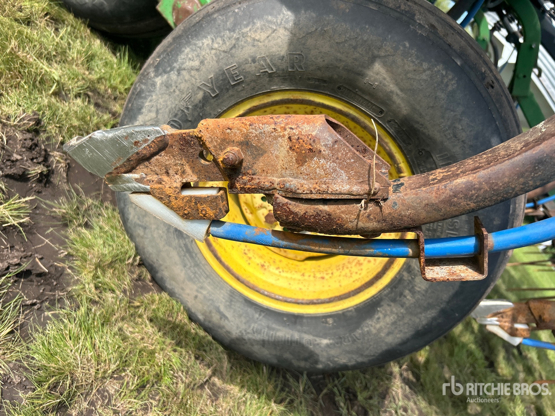 John Deere 1610