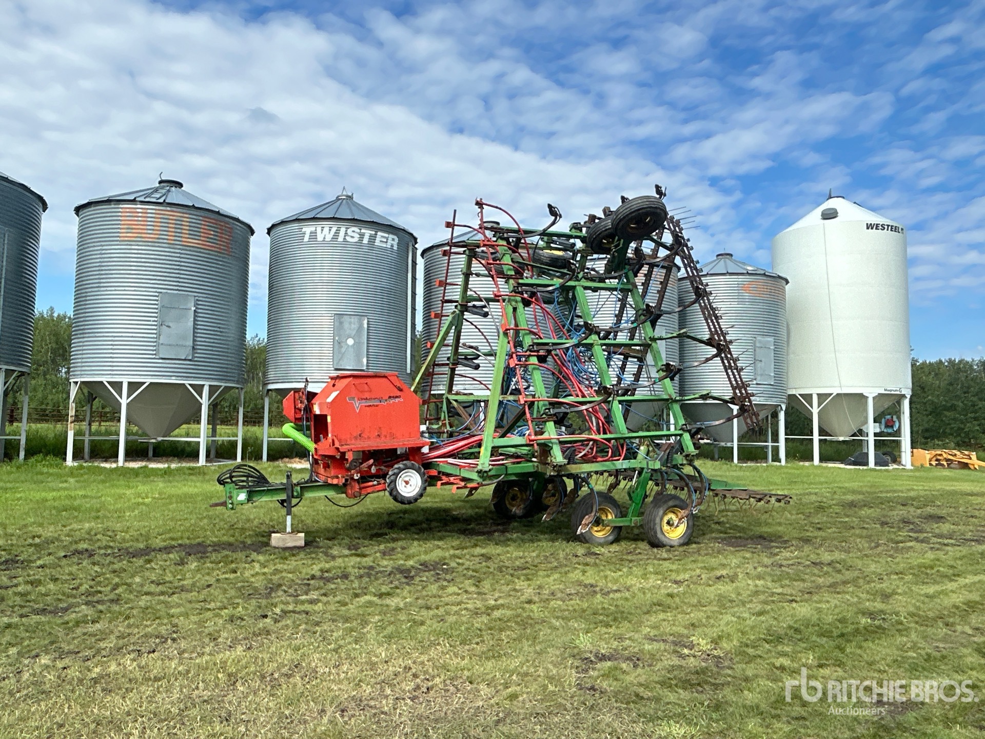 John Deere 1610