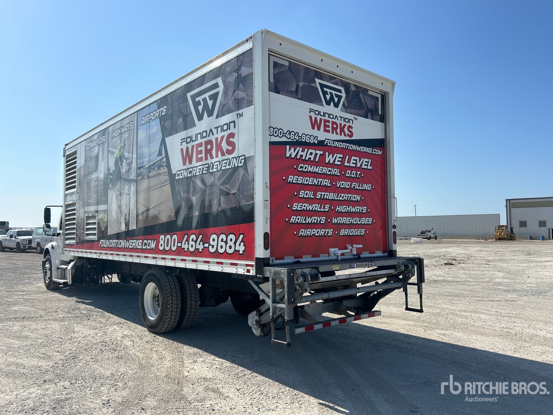 General Appearance with Bild, Ecke hinten links