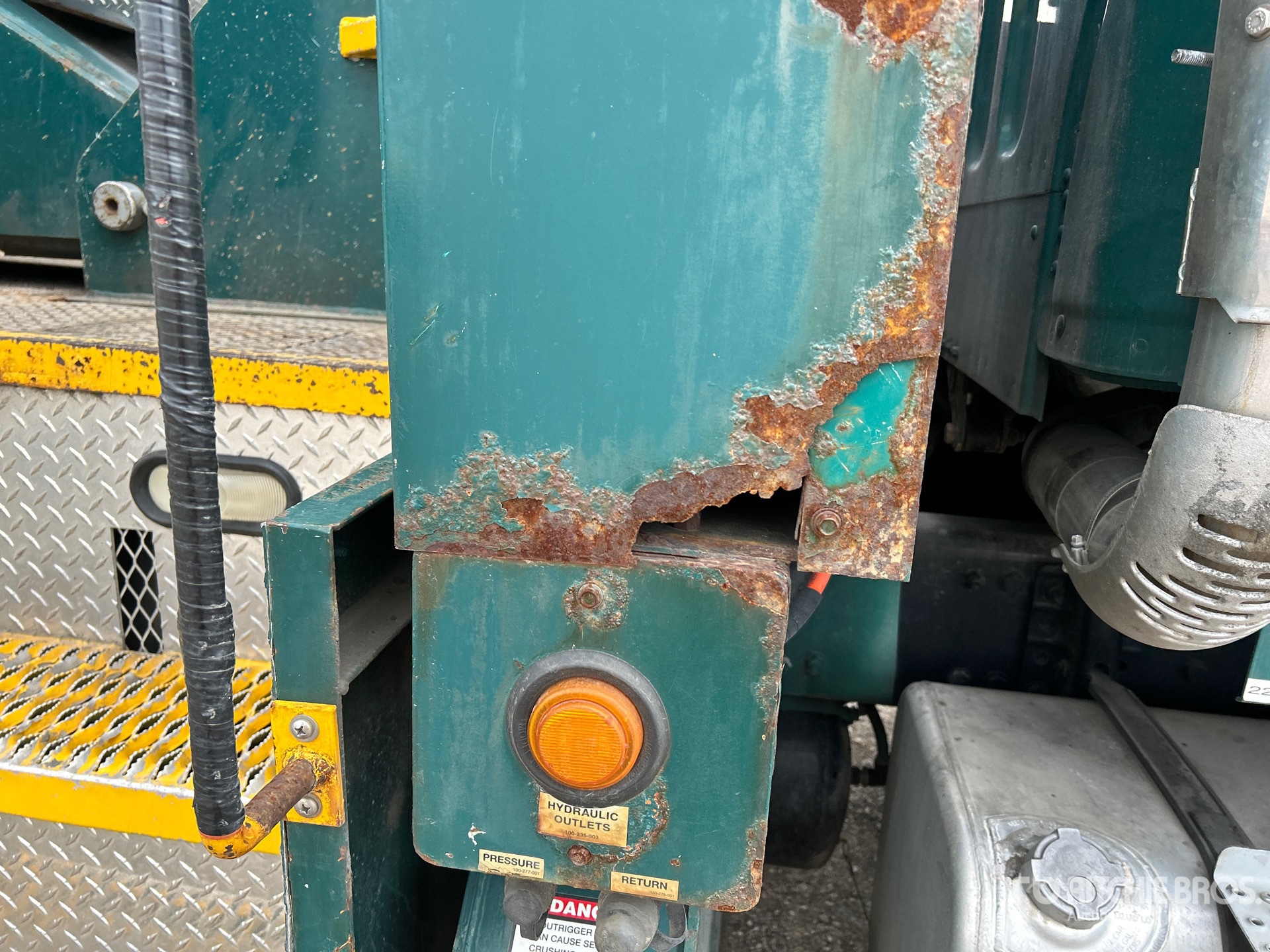 2006 Freightliner M2 106