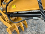 Hydraulics with Thumb Cylinder