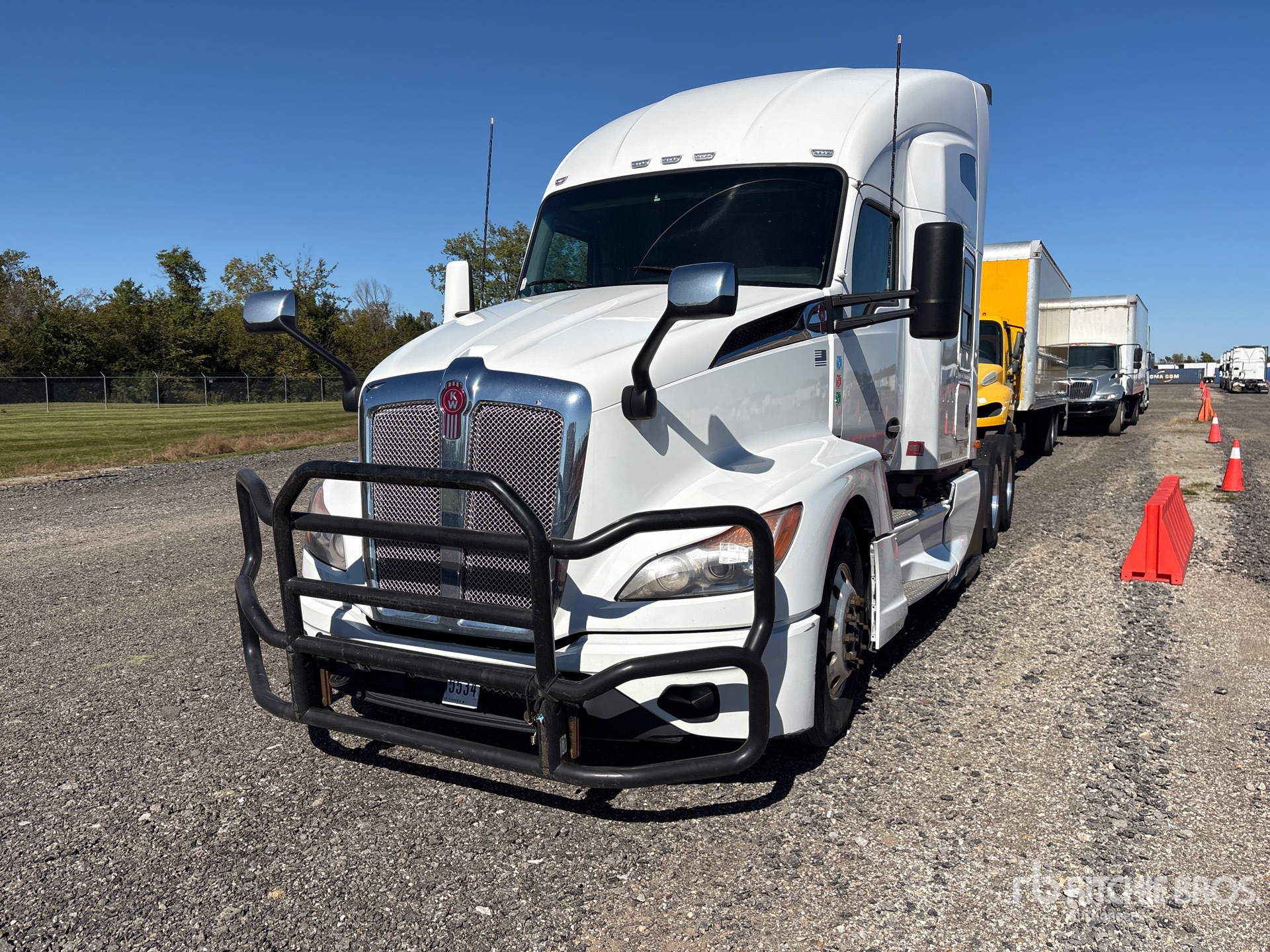 Photo of 2023 Kenworth T680